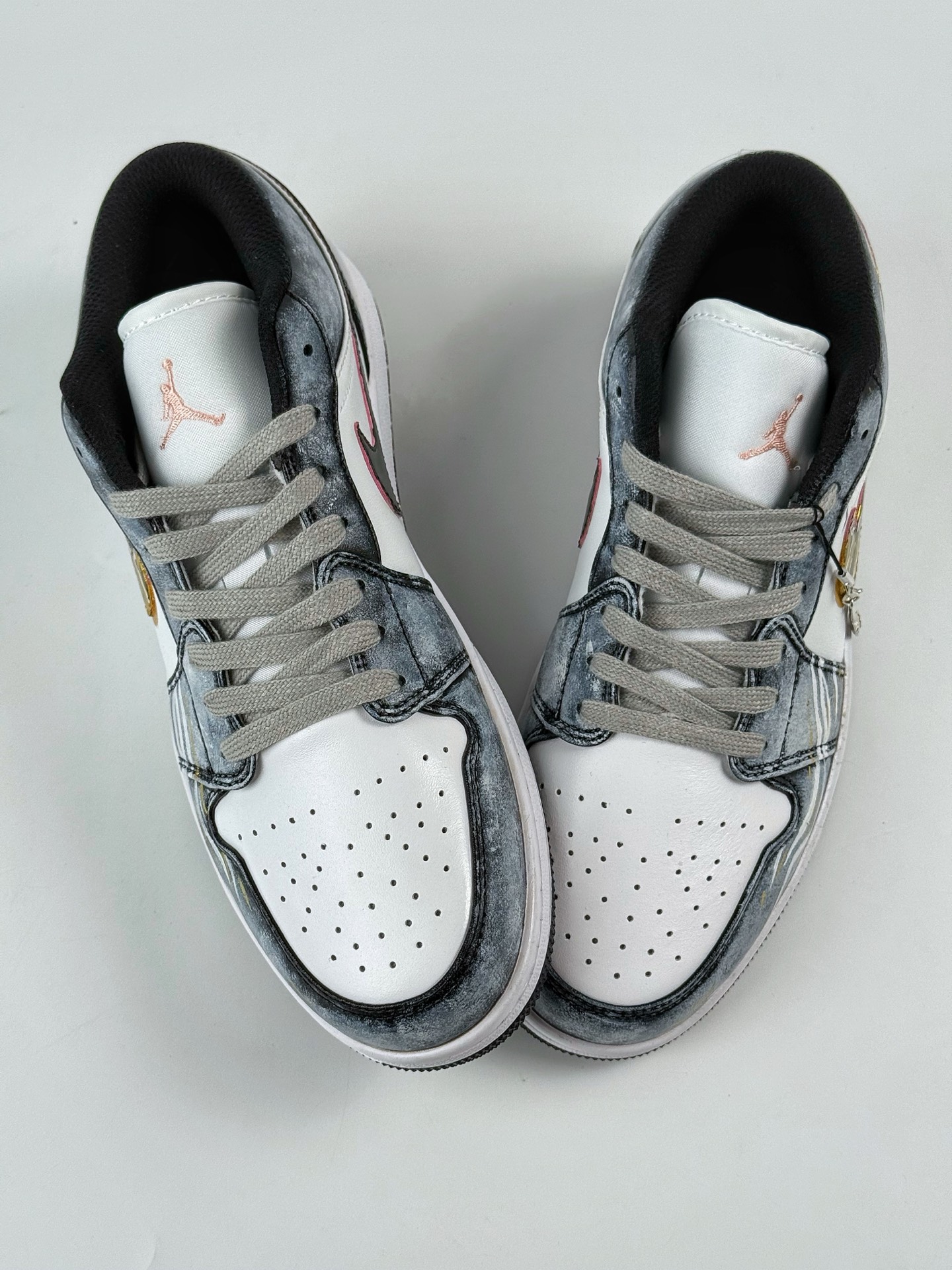 260 Air Jordan 1 Retro Low 摸金校尉 特殊礼袋 553558-165-Chinese UA Cheap High Quatity Brand Clothes Bags handbags Sneakers wholesale wholesaler seller from China Factory suppliers Fashion Clothing Shoes best Quality Beautiful Price 260 Air Jordan 1 Retro Low 摸金校尉 特殊礼袋 553558-165
