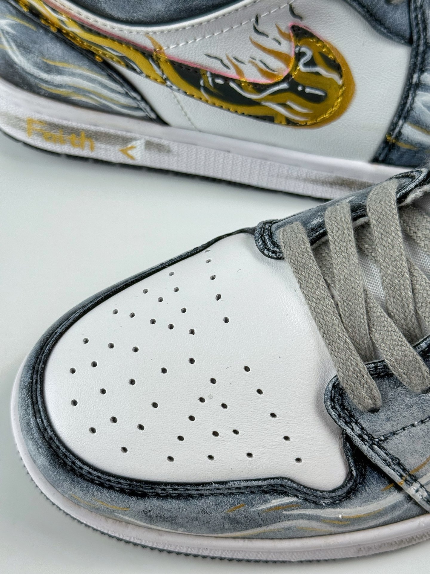 260 Air Jordan 1 Retro Low 摸金校尉 特殊礼袋 553558-165-Chinese UA Cheap High Quatity Brand Clothes Bags handbags Sneakers wholesale wholesaler seller from China Factory suppliers Fashion Clothing Shoes best Quality Beautiful Price 260 Air Jordan 1 Retro Low 摸金校尉 特殊礼袋 553558-165