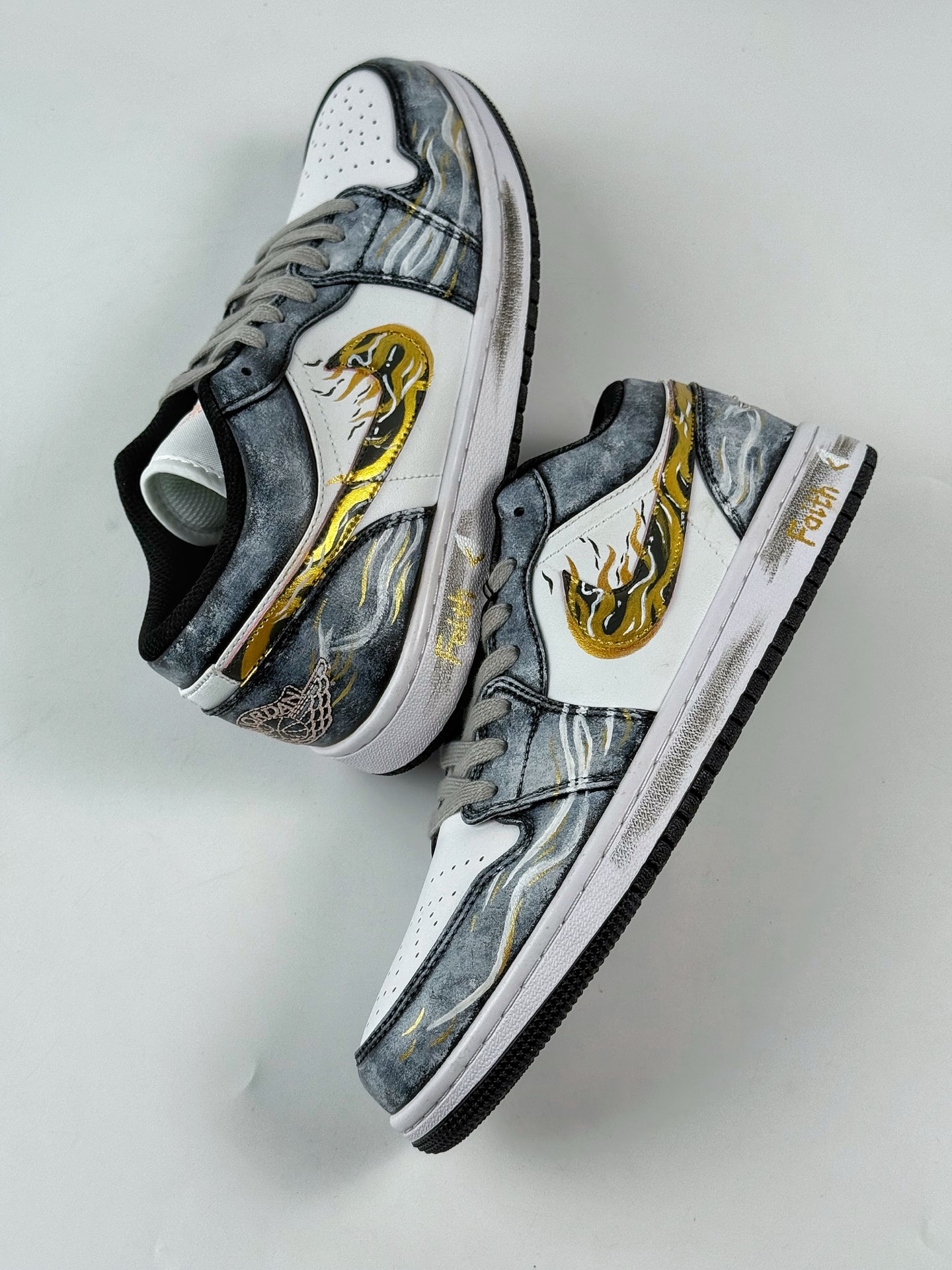 260 Air Jordan 1 Retro Low 摸金校尉 特殊礼袋 553558-165-Chinese UA Cheap High Quatity Brand Clothes Bags handbags Sneakers wholesale wholesaler seller from China Factory suppliers Fashion Clothing Shoes best Quality Beautiful Price 260 Air Jordan 1 Retro Low 摸金校尉 特殊礼袋 553558-165