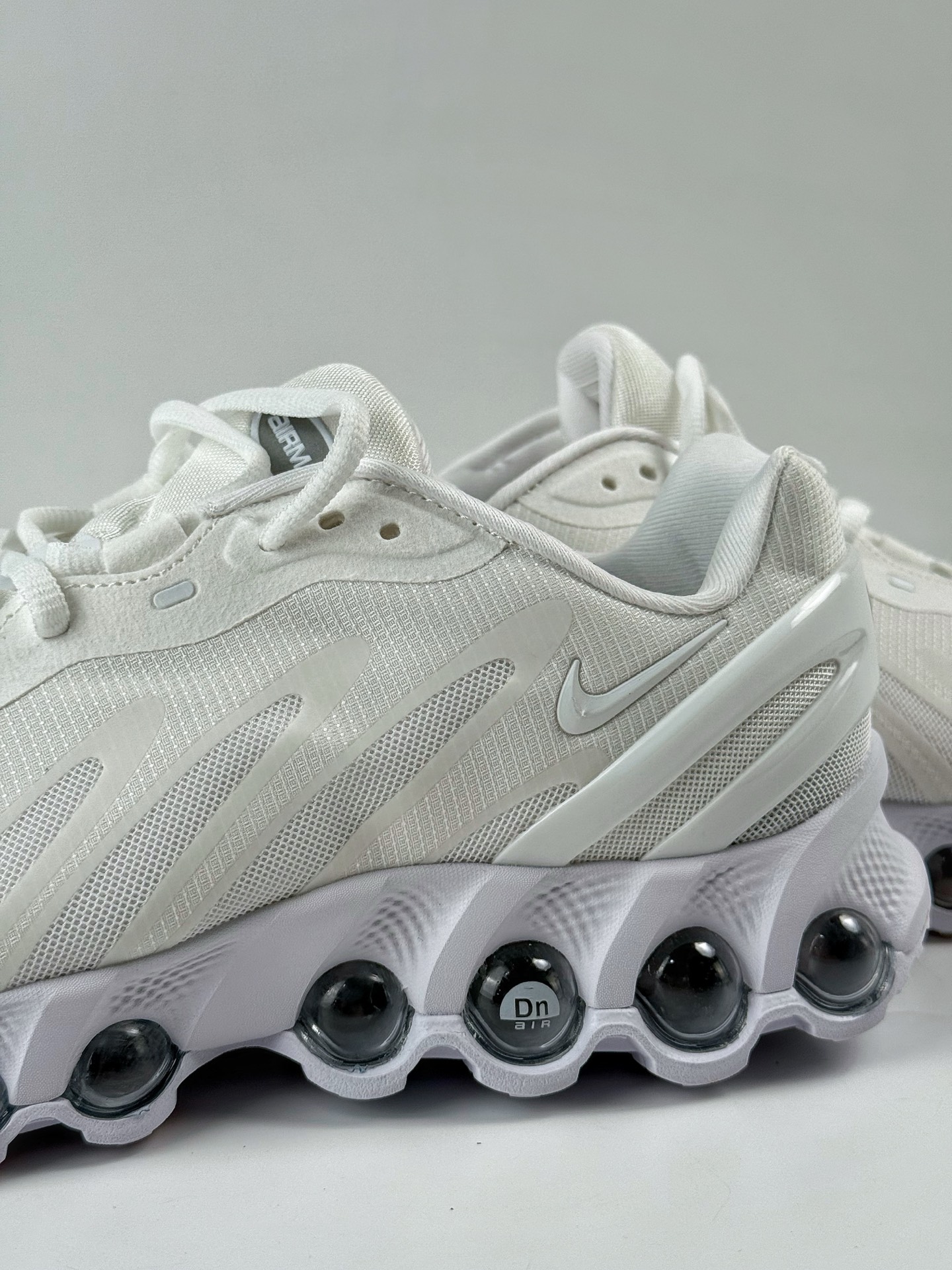 Nike Air Max DN8 复古减震气垫跑鞋 HF5509-900