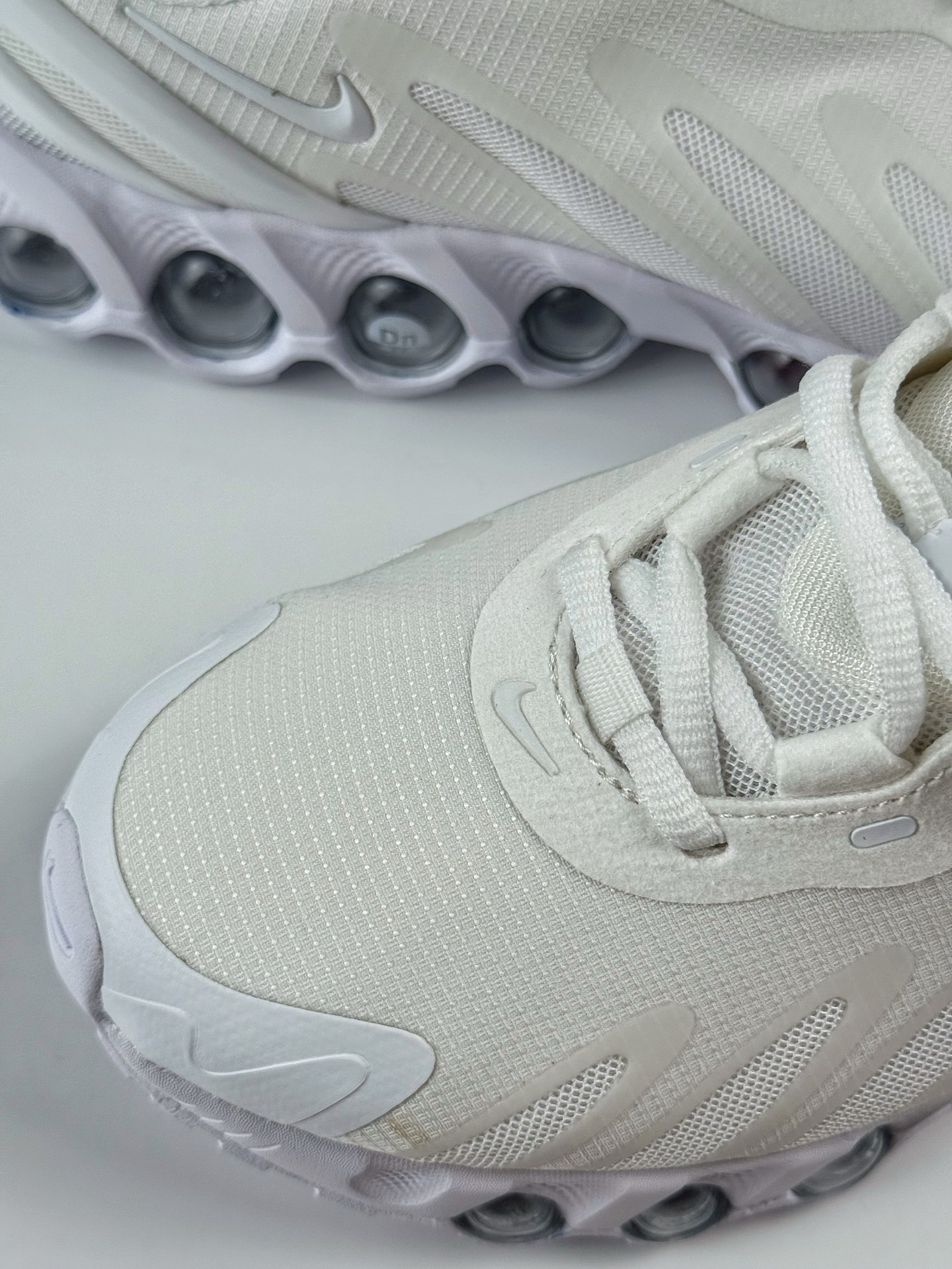 Nike Air Max DN8 复古减震气垫跑鞋 HF5509-900