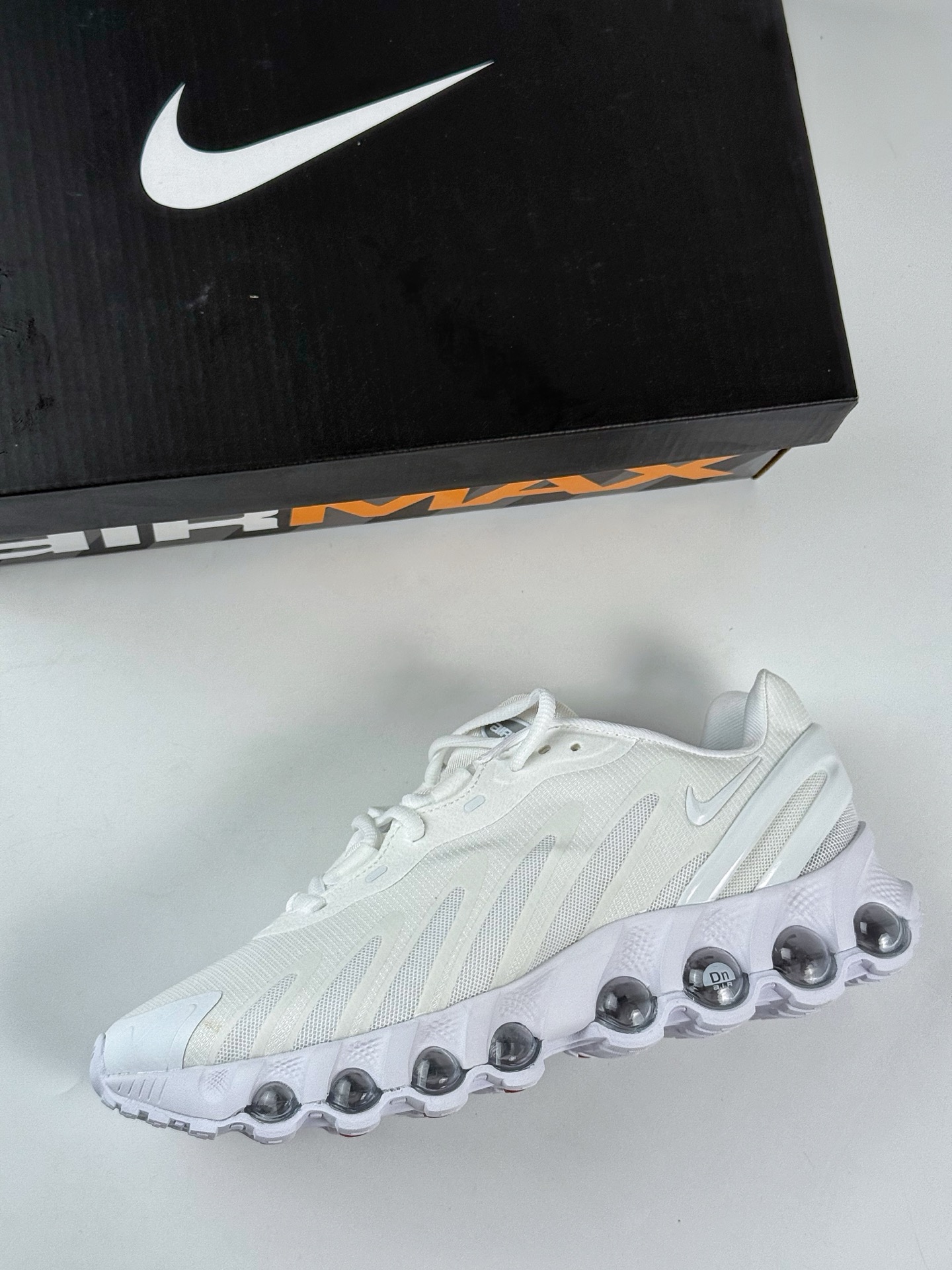 Nike Air Max DN8 复古减震气垫跑鞋 HF5509-900