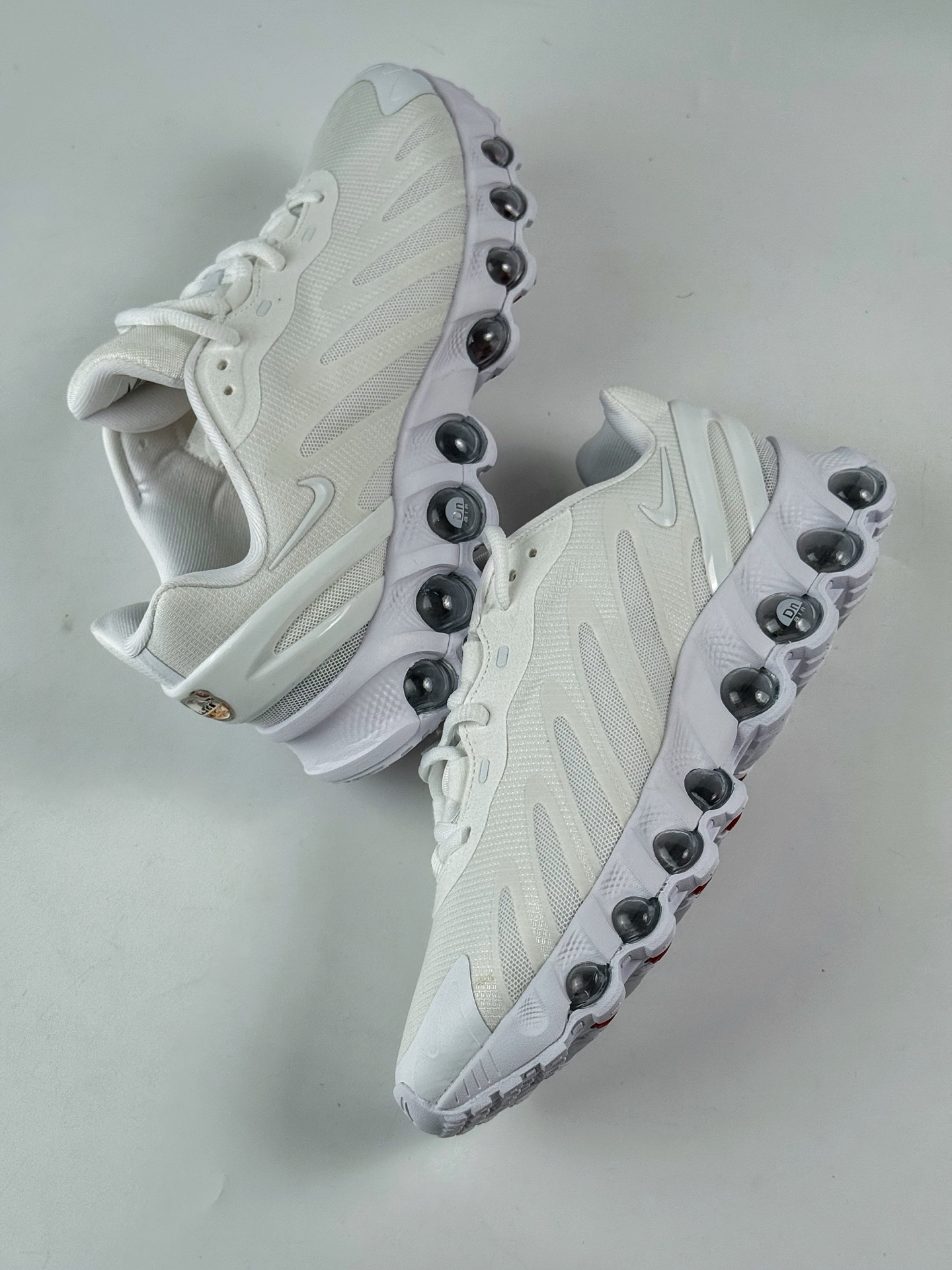 Nike Air Max DN8 复古减震气垫跑鞋 HF5509-900