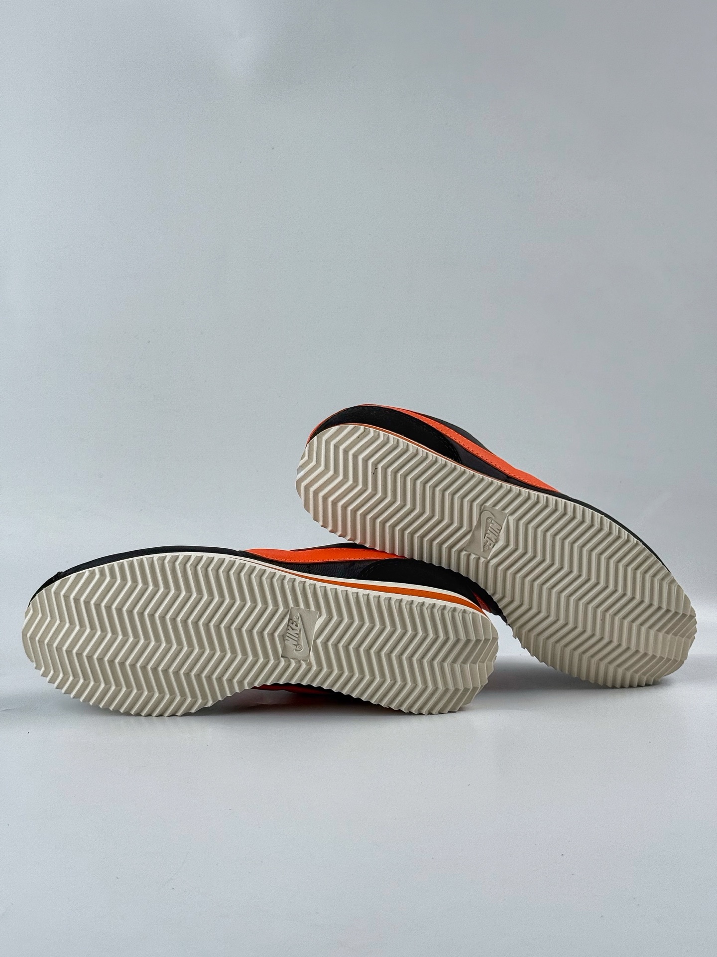 140 Nike Classic Cortez SE 经典阿甘 经典版型 DZ2795-003-Chinese UA Cheap High Quatity Brand Clothes Bags handbags Sneakers wholesale wholesaler seller from China Factory suppliers Fashion Clothing Shoes best Quality Beautiful Price 140 Nike Classic Cortez SE 经典阿甘 经典版型 DZ2795-003