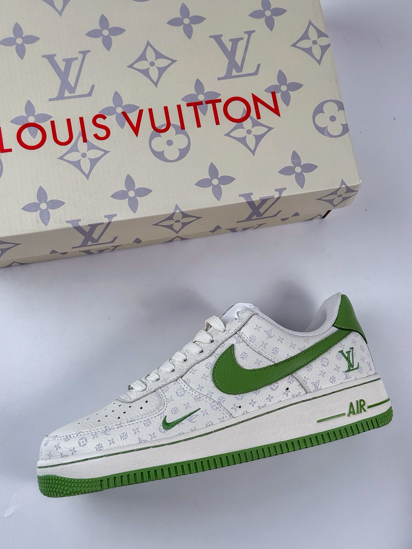 260 Nike Air Force 1 Low 07 x Louis Vuitton 白绿满印小勾 LW9279-016-Chinese UA Cheap High Quatity Brand Clothes Bags handbags Sneakers wholesale wholesaler seller from China Factory suppliers Fashion Clothing Shoes best Quality Beautiful Price 260 Nike Air Force 1 Low 07 x Louis Vuitton 白绿满印小勾 LW9279-016