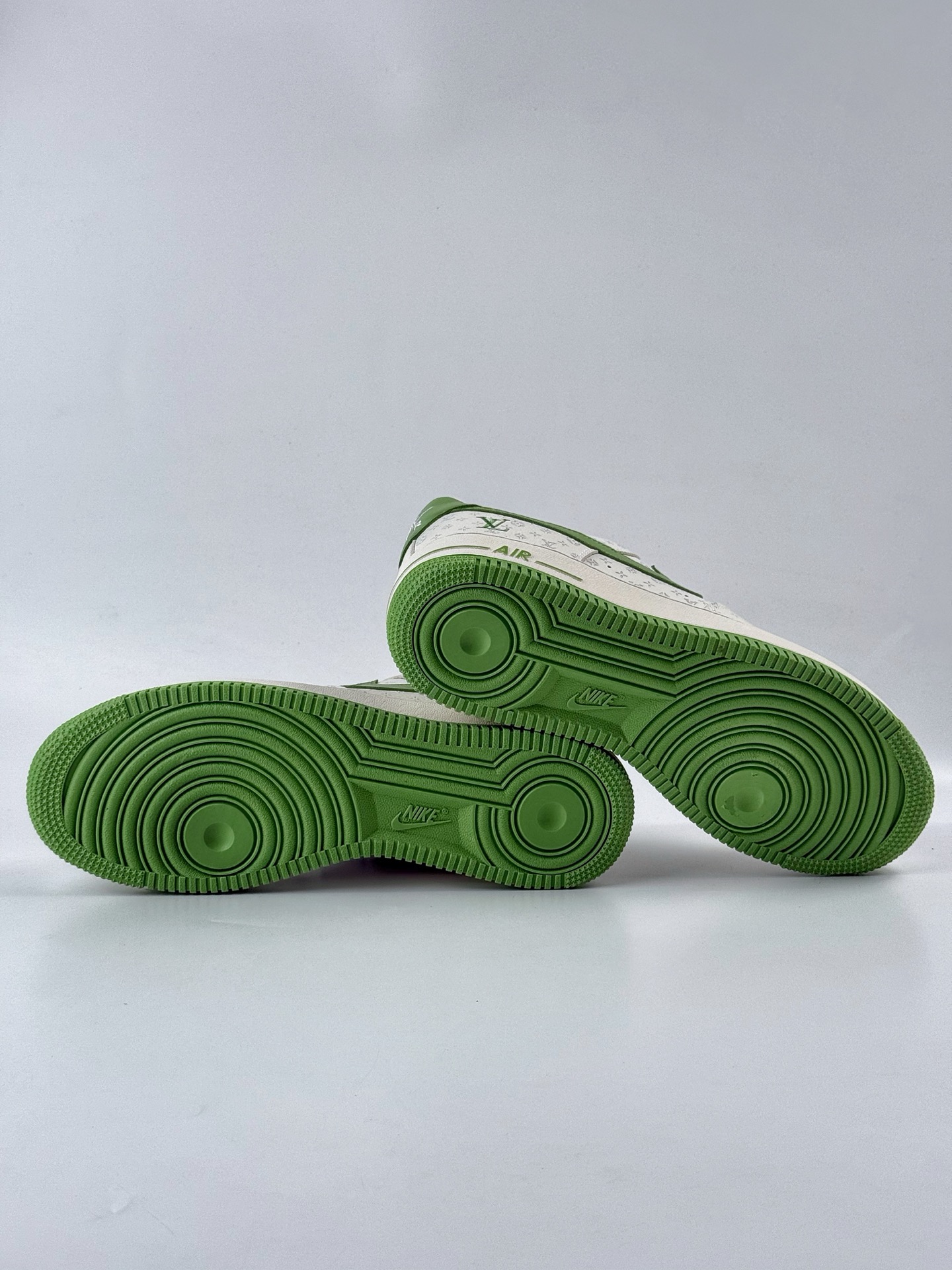 260 Nike Air Force 1 Low 07 x Louis Vuitton 白绿满印小勾 LW9279-016-Chinese UA Cheap High Quatity Brand Clothes Bags handbags Sneakers wholesale wholesaler seller from China Factory suppliers Fashion Clothing Shoes best Quality Beautiful Price 260 Nike Air Force 1 Low 07 x Louis Vuitton 白绿满印小勾 LW9279-016