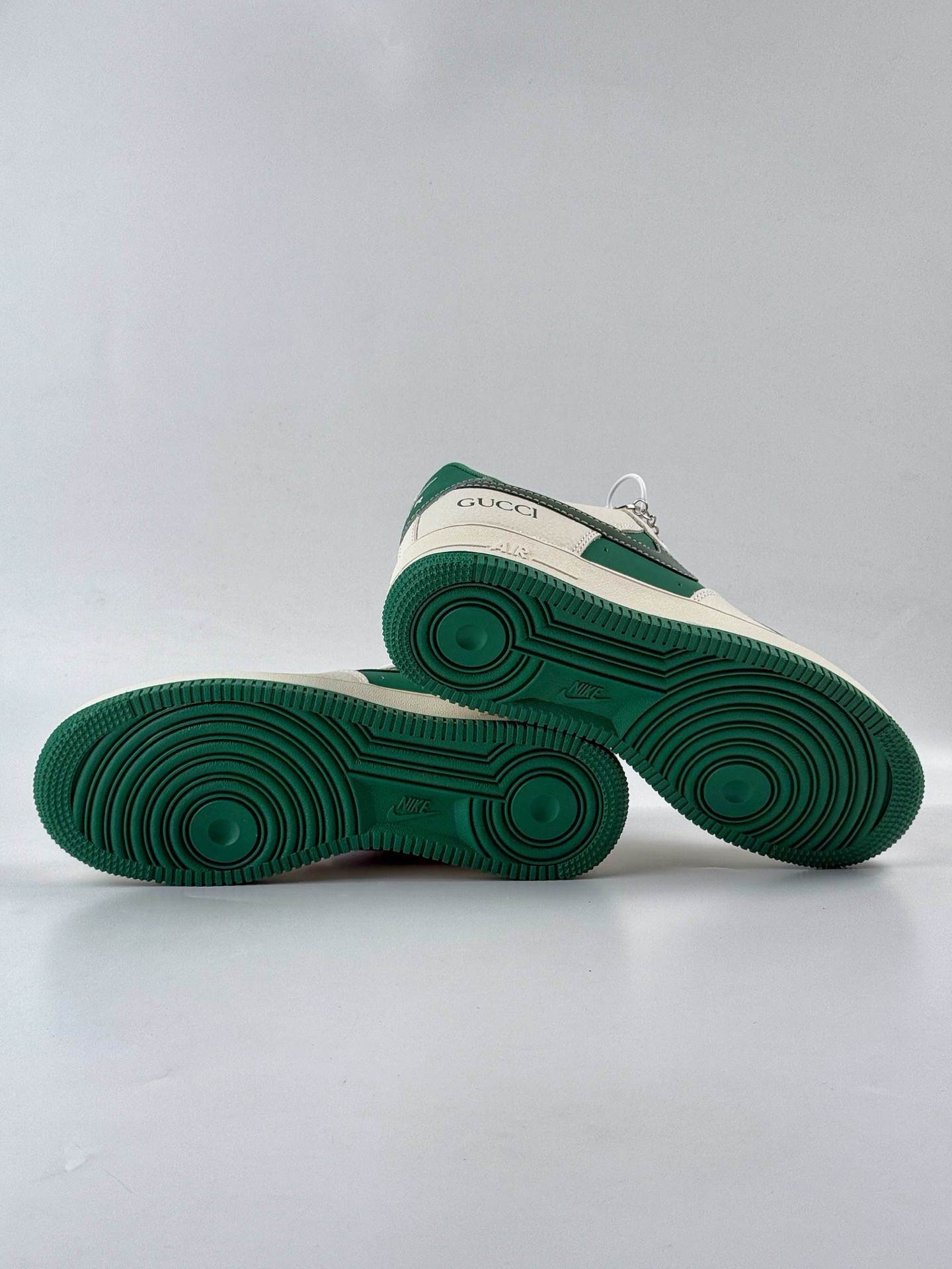 260 Nike Air Force 1 Low 07 x GUCCI 白绿小勾 KK1988-083-Chinese UA Cheap High Quatity Brand Clothes Bags handbags Sneakers wholesale wholesaler seller from China Factory suppliers Fashion Clothing Shoes best Quality Beautiful Price 260 Nike Air Force 1 Low 07 x GUCCI 白绿小勾 KK1988-083