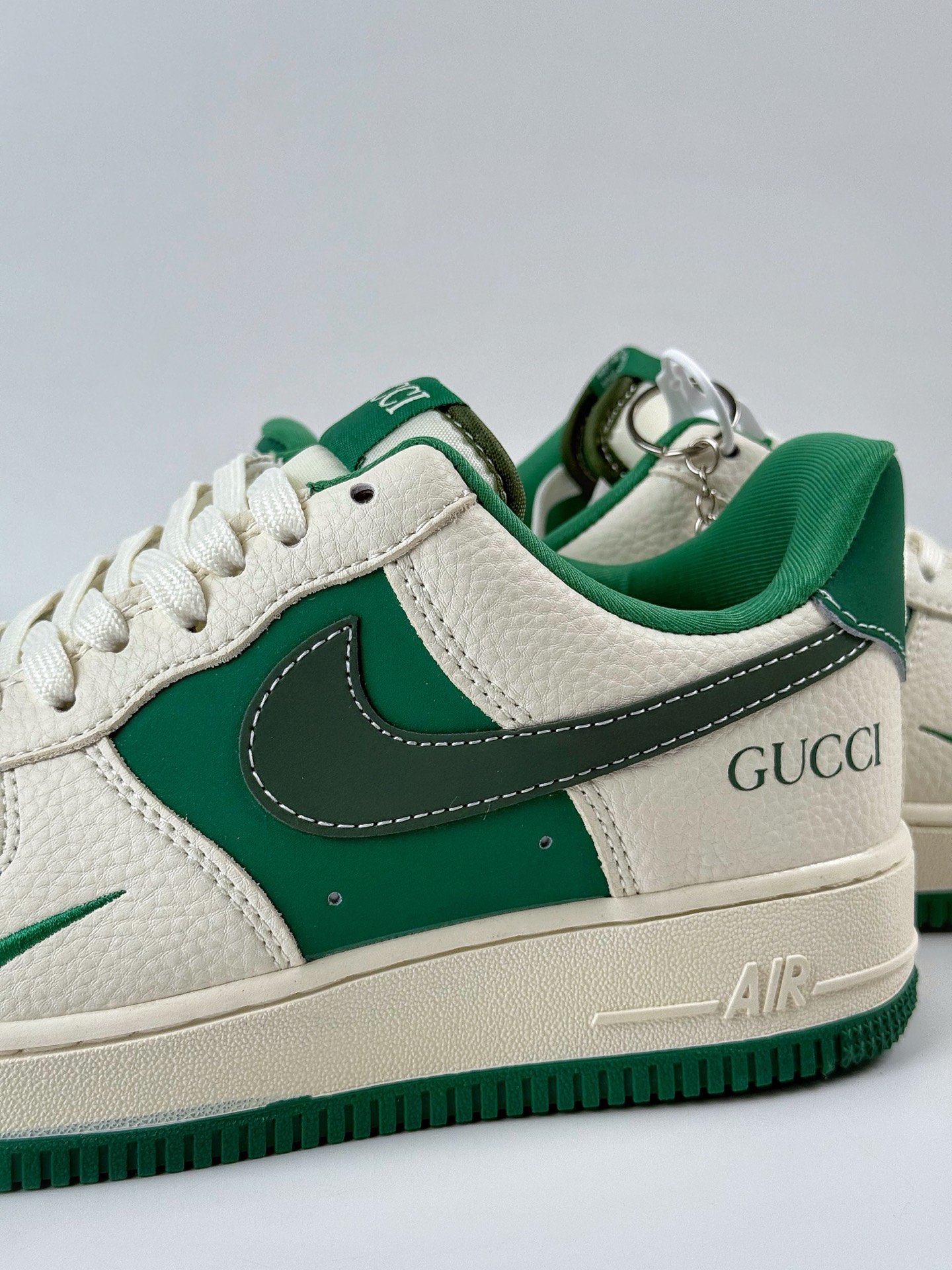 260 Nike Air Force 1 Low 07 x GUCCI 白绿小勾 KK1988-083-Chinese UA Cheap High Quatity Brand Clothes Bags handbags Sneakers wholesale wholesaler seller from China Factory suppliers Fashion Clothing Shoes best Quality Beautiful Price 260 Nike Air Force 1 Low 07 x GUCCI 白绿小勾 KK1988-083