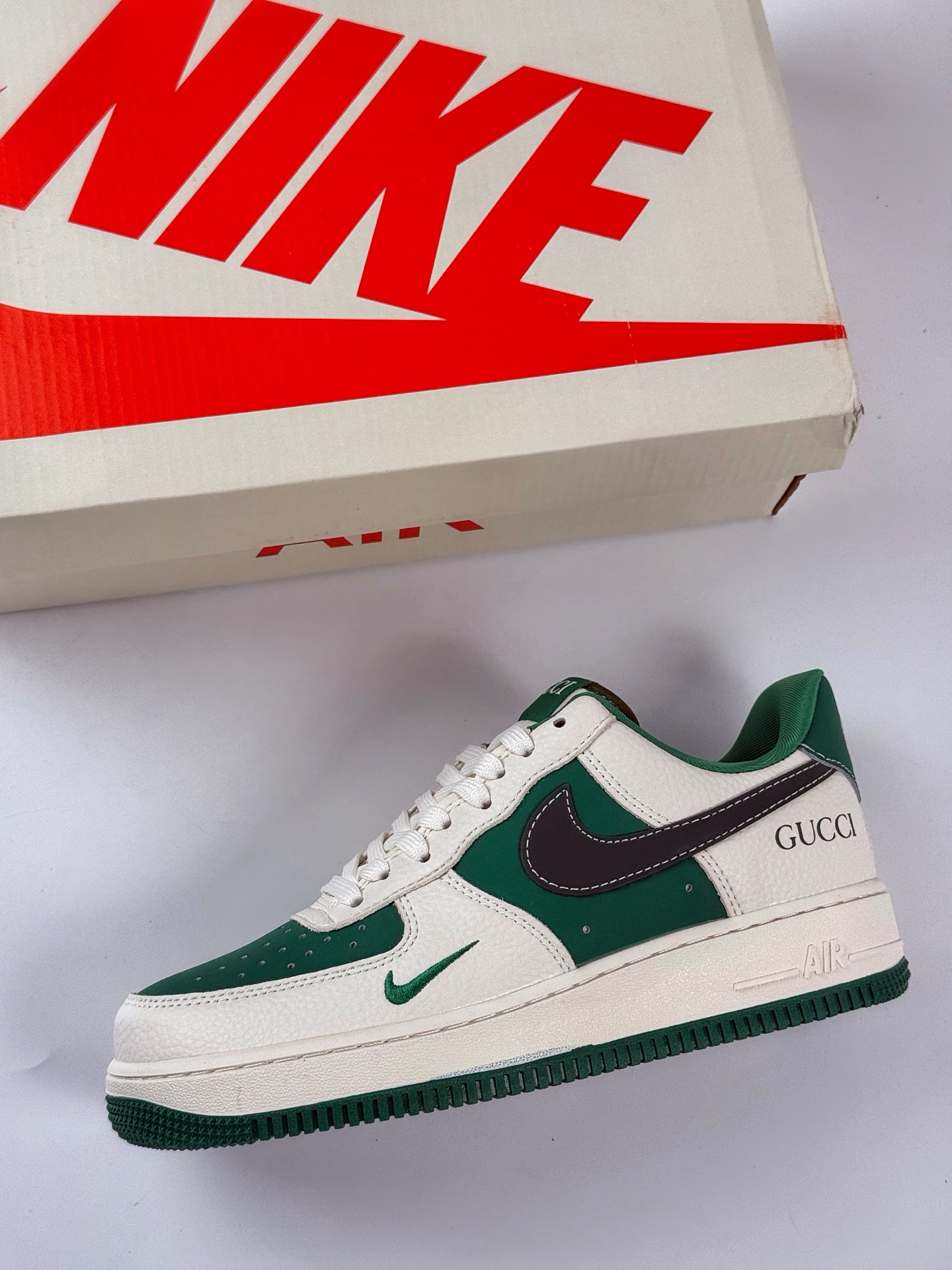 260 Nike Air Force 1 Low 07 x GUCCI 白绿小勾 KK1988-083-Chinese UA Cheap High Quatity Brand Clothes Bags handbags Sneakers wholesale wholesaler seller from China Factory suppliers Fashion Clothing Shoes best Quality Beautiful Price 260 Nike Air Force 1 Low 07 x GUCCI 白绿小勾 KK1988-083