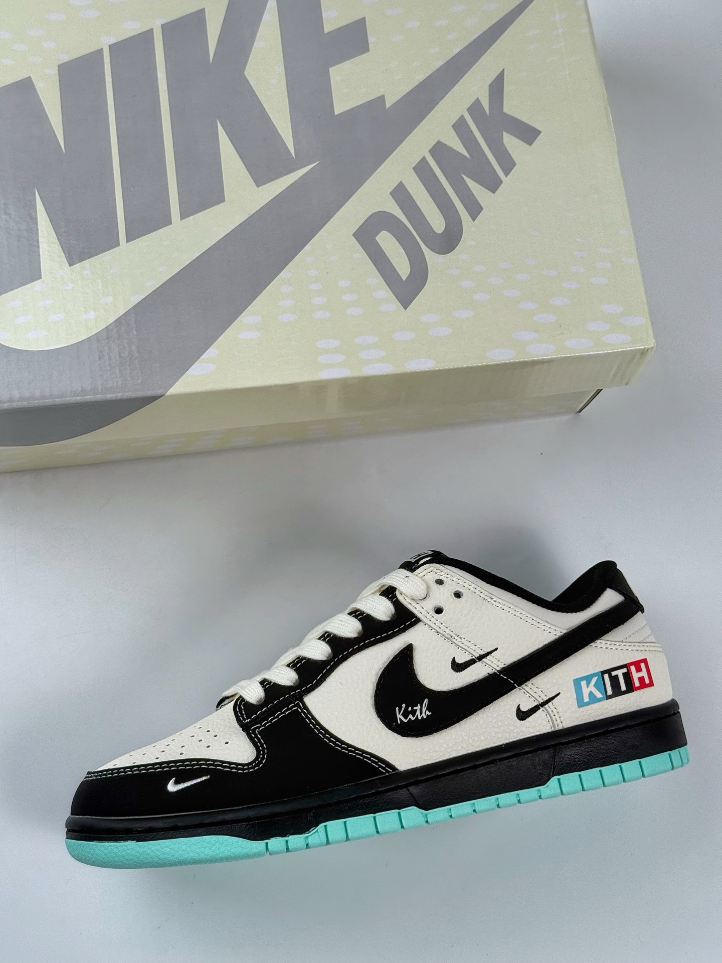 280 Nike SB Dunk Low x KITH 黑白三小勾 QW5836-013-Chinese UA Cheap High Quatity Brand Clothes Bags handbags Sneakers wholesale wholesaler seller from China Factory suppliers Fashion Clothing Shoes best Quality Beautiful Price 280 Nike SB Dunk Low x KITH 黑白三小勾 QW5836-013