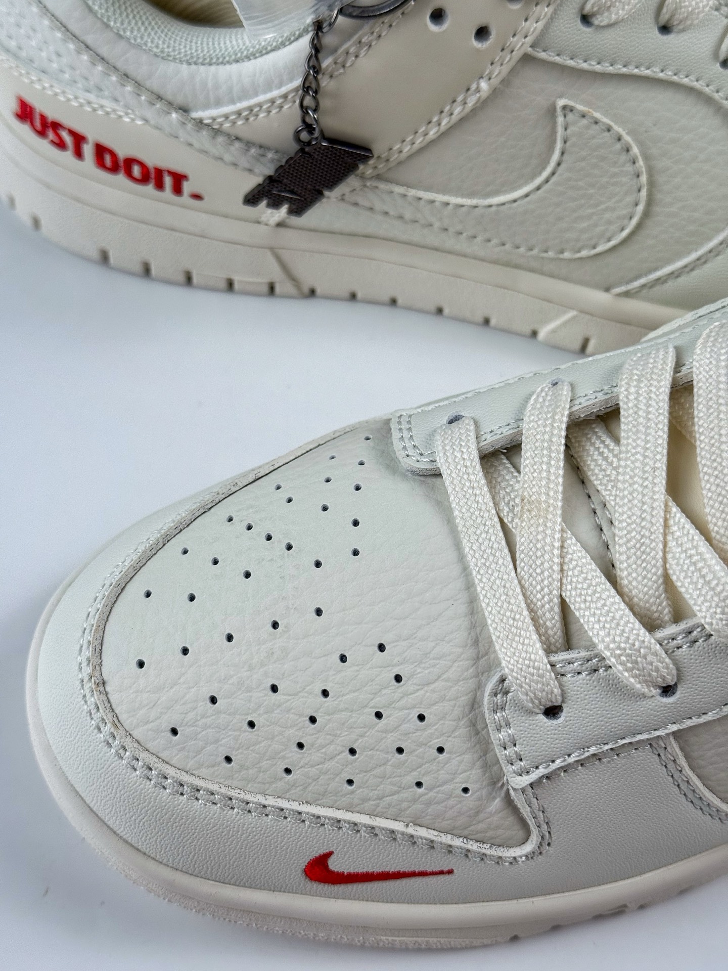280 Nike SB Dunk Low x Just Do It 米白红小勾 CS1688-113-Chinese UA Cheap High Quatity Brand Clothes Bags handbags Sneakers wholesale wholesaler seller from China Factory suppliers Fashion Clothing Shoes best Quality Beautiful Price 280 Nike SB Dunk Low x Just Do It 米白红小勾 CS1688-113