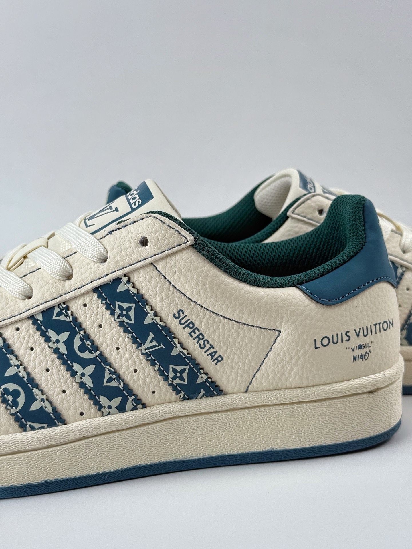 220 AD Originals Superstar x Louis Vuitton 米蓝 DS0004-Chinese UA Cheap High Quatity Brand Clothes Bags handbags Sneakers wholesale wholesaler seller from China Factory suppliers Fashion Clothing Shoes best Quality Beautiful Price 220 AD Originals Superstar x Louis Vuitton 米蓝 DS0004