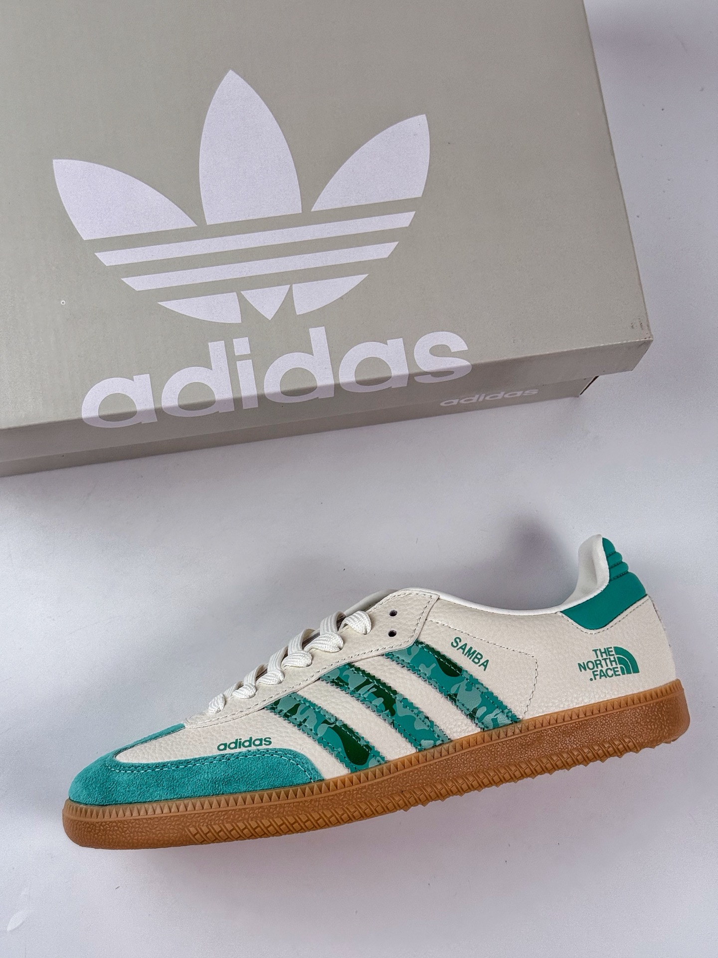 200 adidas originals Samba OG x The North Face 绿白 桑巴舞系列复古经典轻便板鞋 XR0012-Chinese UA Cheap High Quatity Brand Clothes Bags handbags Sneakers wholesale wholesaler seller from China Factory suppliers Fashion Clothing Shoes best Quality Beautiful Price 200 adidas originals Samba OG x The North Face 绿白 桑巴舞系列复古经典轻便板鞋 XR0012