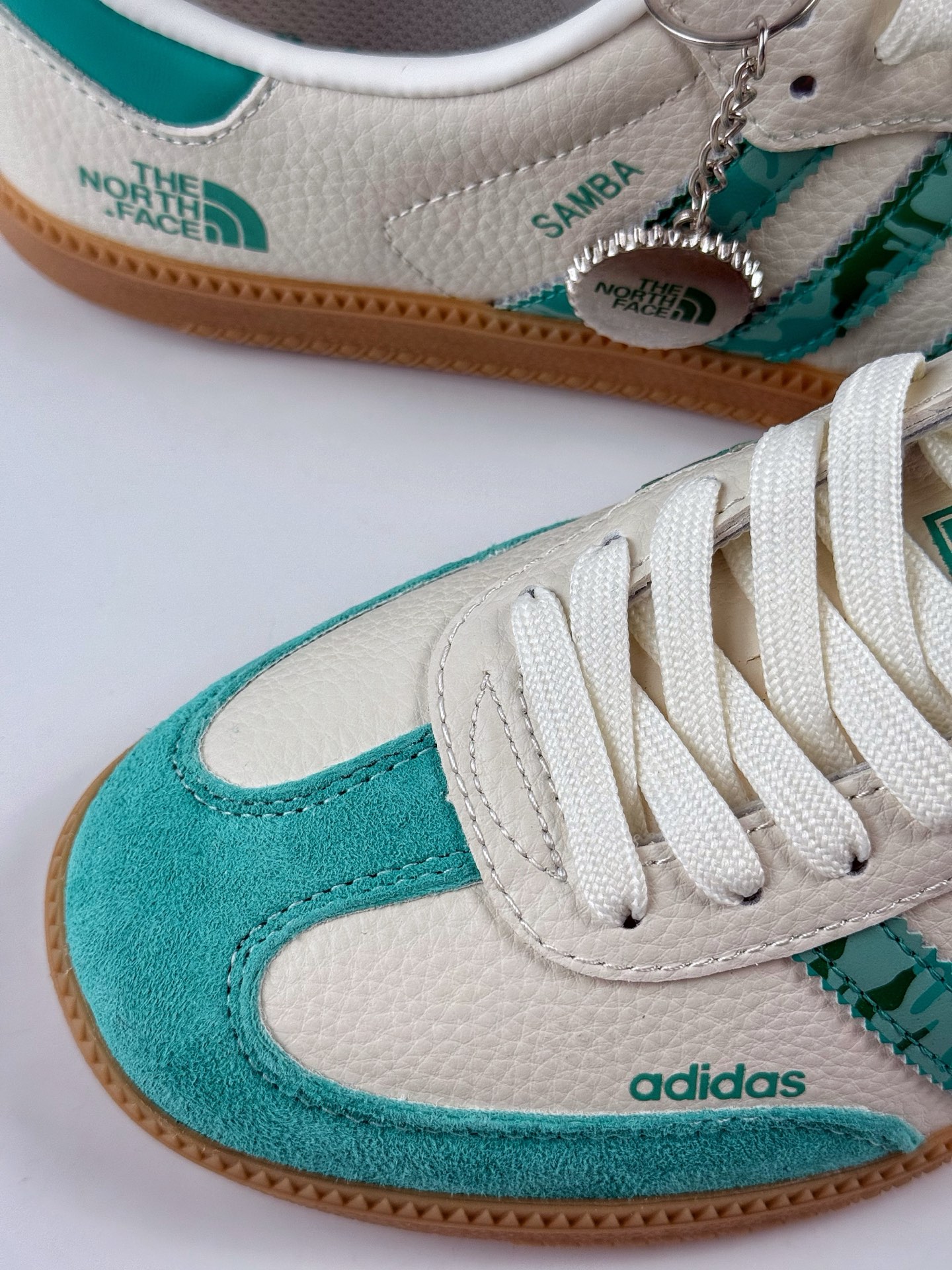 200 adidas originals Samba OG x The North Face 绿白 桑巴舞系列复古经典轻便板鞋 XR0012-Chinese UA Cheap High Quatity Brand Clothes Bags handbags Sneakers wholesale wholesaler seller from China Factory suppliers Fashion Clothing Shoes best Quality Beautiful Price 200 adidas originals Samba OG x The North Face 绿白 桑巴舞系列复古经典轻便板鞋 XR0012