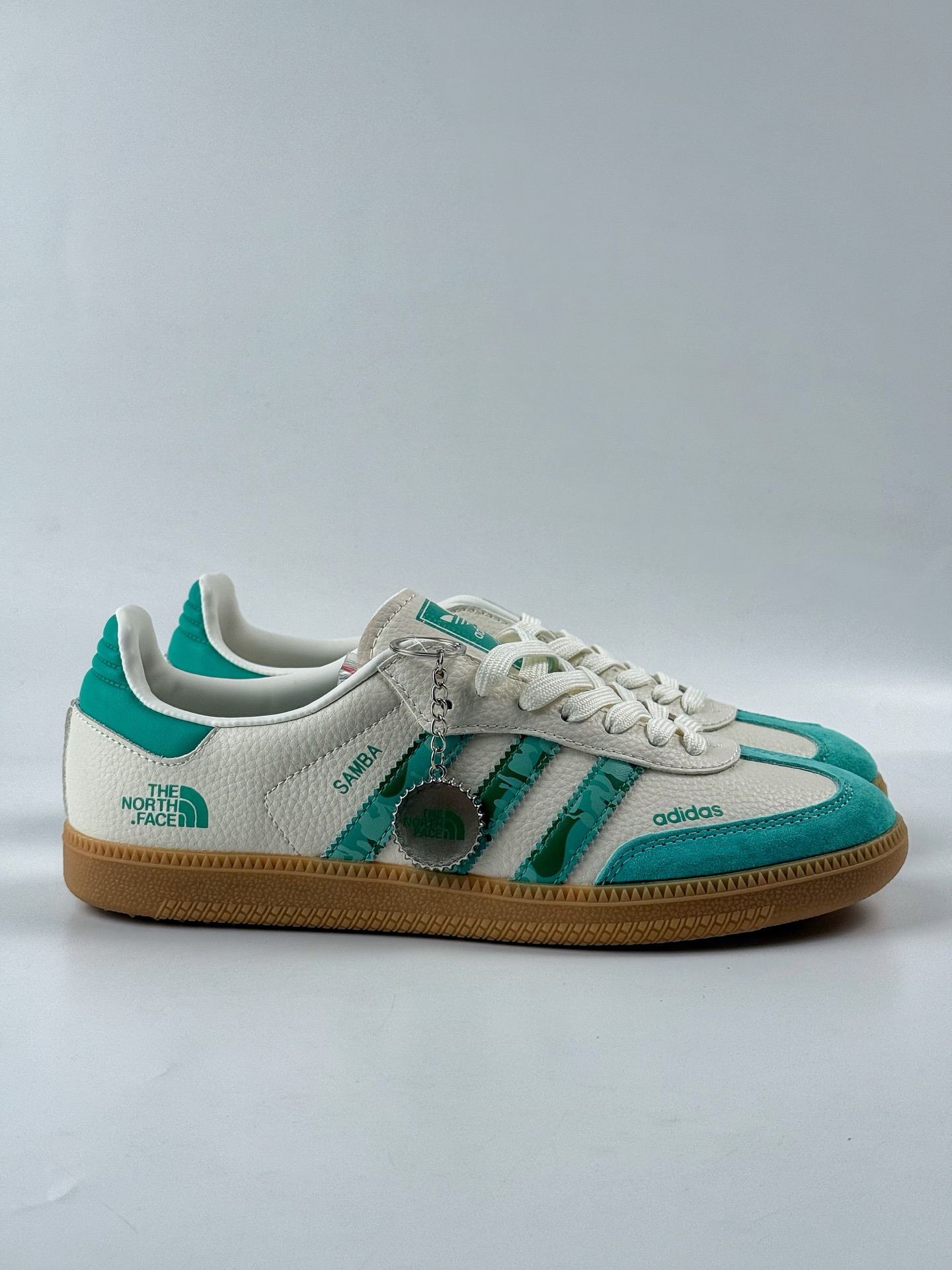 200 adidas originals Samba OG x The North Face 绿白 桑巴舞系列复古经典轻便板鞋 XR0012-Chinese UA Cheap High Quatity Brand Clothes Bags handbags Sneakers wholesale wholesaler seller from China Factory suppliers Fashion Clothing Shoes best Quality Beautiful Price 200 adidas originals Samba OG x The North Face 绿白 桑巴舞系列复古经典轻便板鞋 XR0012