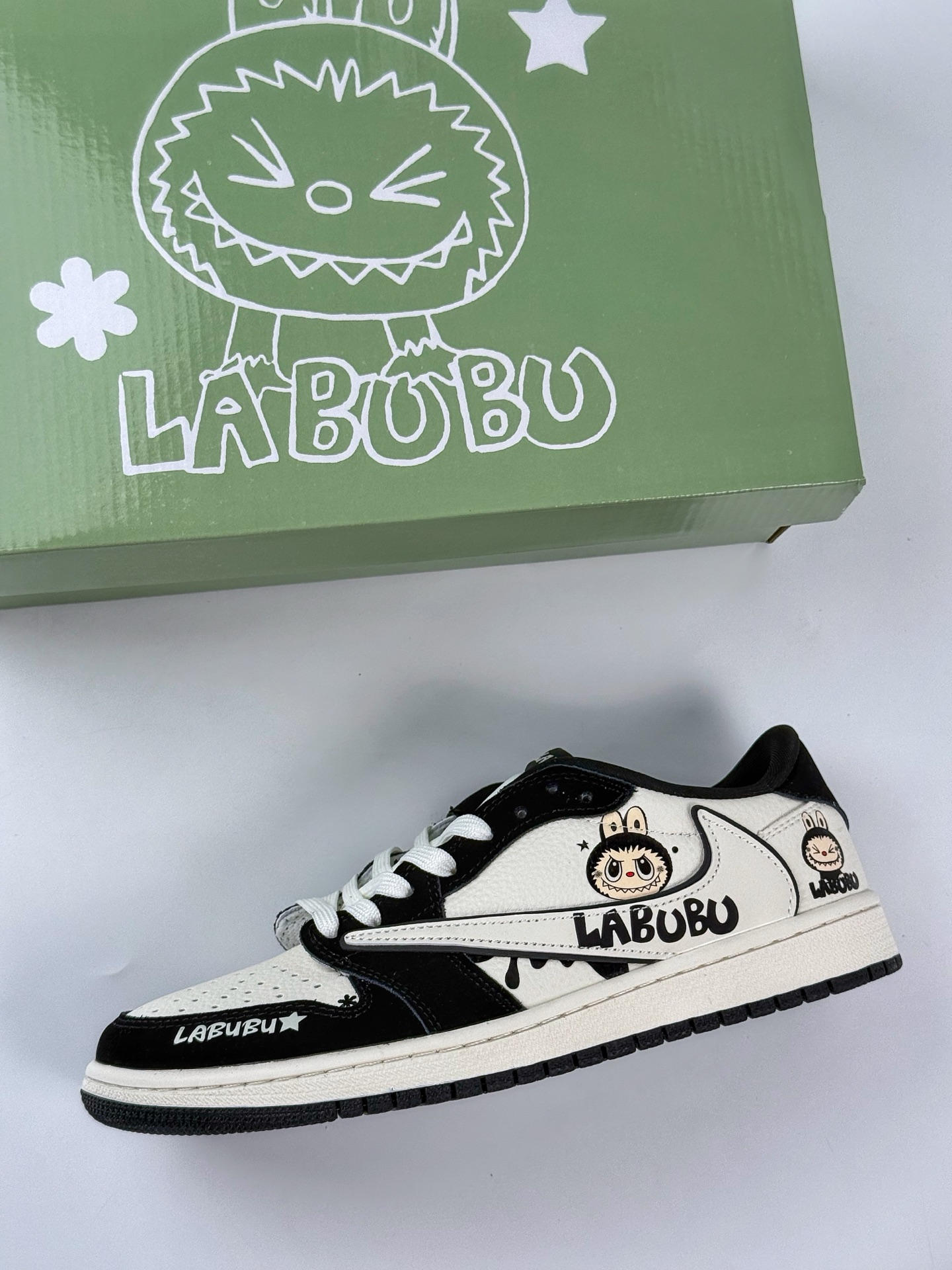 260 Travis Scott x Nike Air Jordan 1 Low x 拉布布涂鸦 Air Jordan 1 Low 反转黑白拉布布倒钩 XB1979-017-Chinese UA Cheap High Quatity Brand Clothes Bags handbags Sneakers wholesale wholesaler seller from China Factory suppliers Fashion Clothing Shoes best Quality Beautiful Price 260 Travis Scott x Nike Air Jordan 1 Low x 拉布布涂鸦 Air Jordan 1 Low 反转黑白拉布布倒钩 XB1979-017