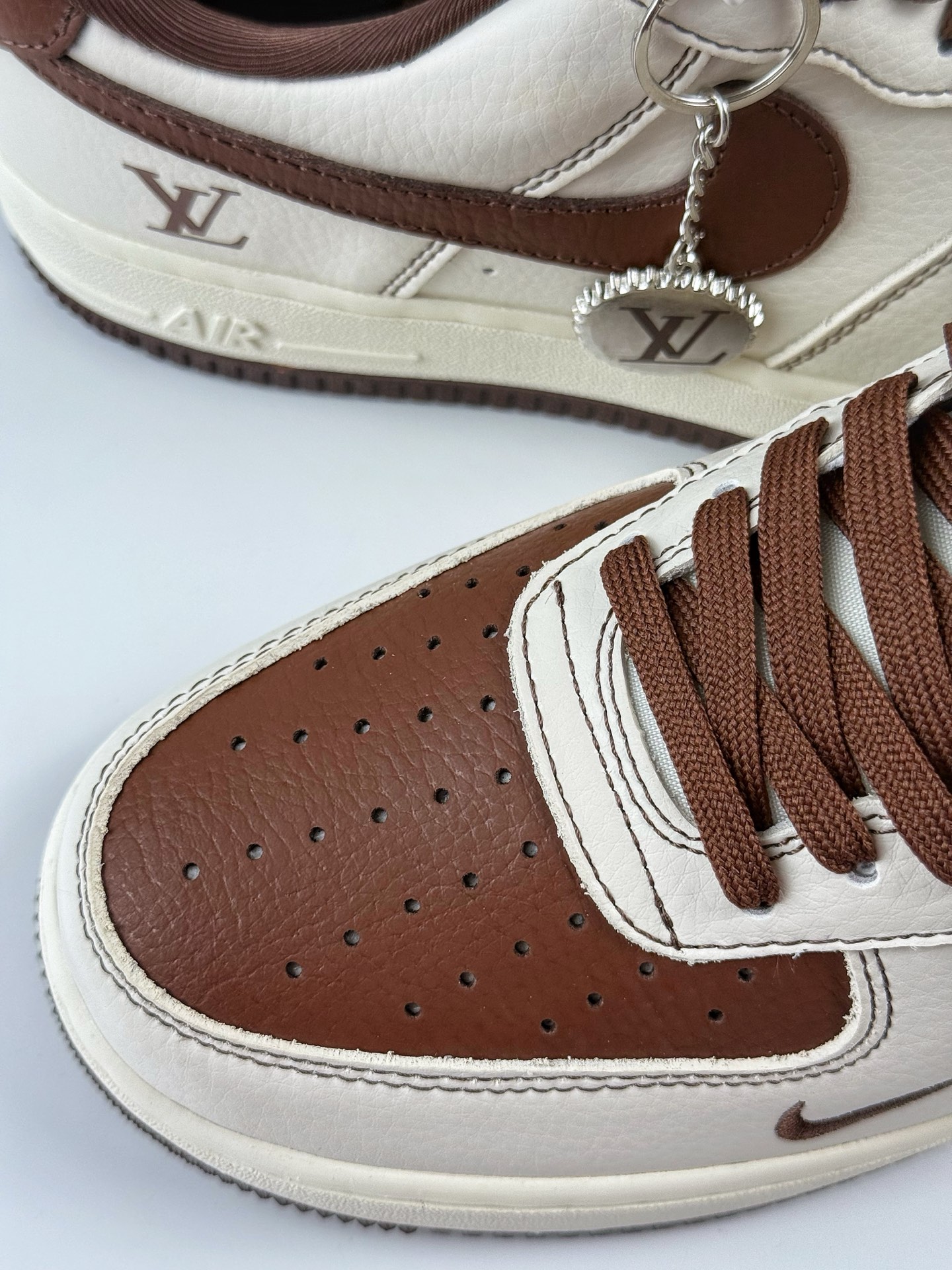 Nike Air Force 1 Low 07 x Louis Vuitton 白棕小勾 KK1988-087