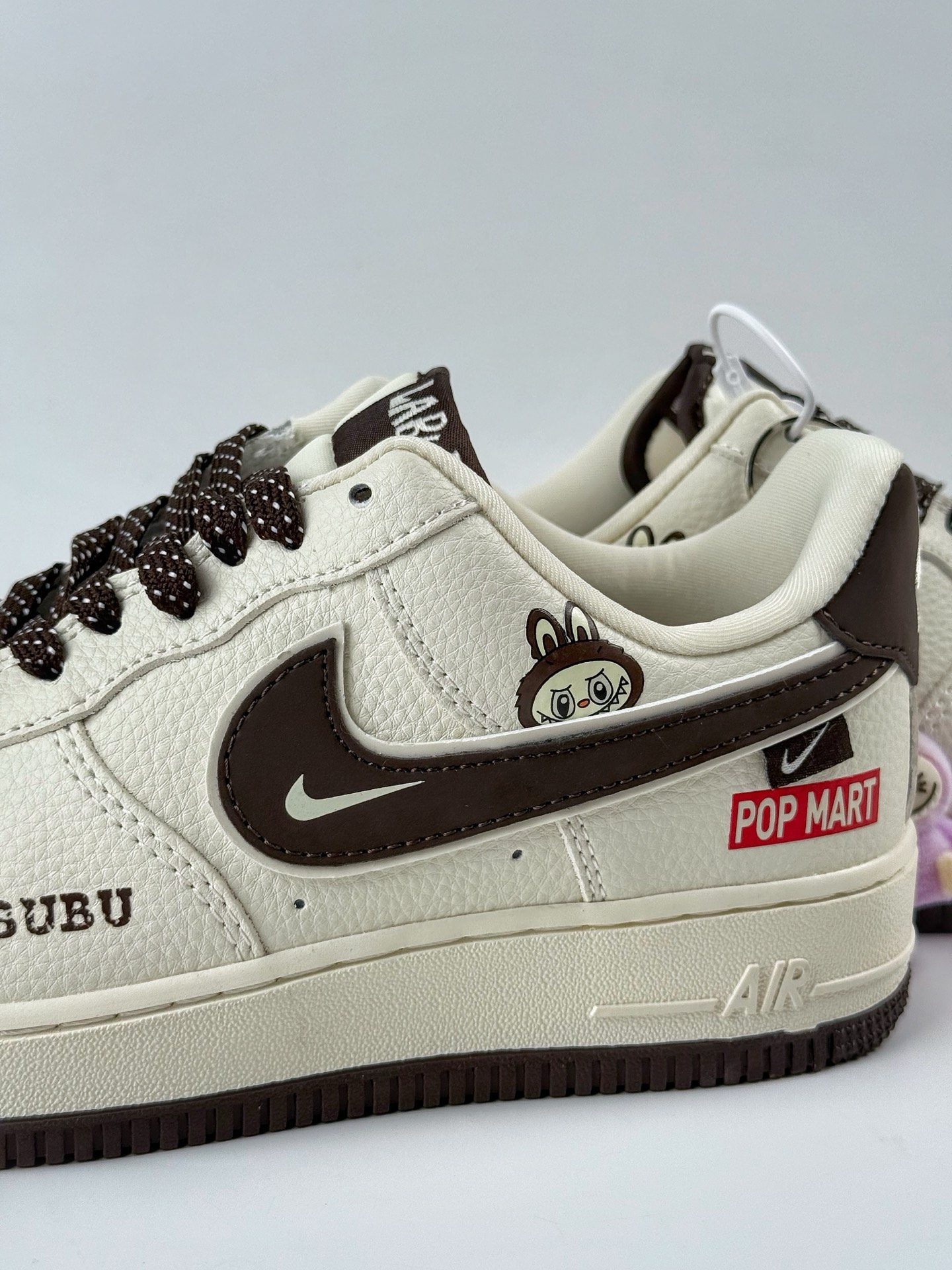 260 Nike Air Force 1 Low 07 x LABUBU 白黑满天星 KJ1688-012-Chinese UA Cheap High Quatity Brand Clothes Bags handbags Sneakers wholesale wholesaler seller from China Factory suppliers Fashion Clothing Shoes best Quality Beautiful Price 260 Nike Air Force 1 Low 07 x LABUBU 白黑满天星 KJ1688-012