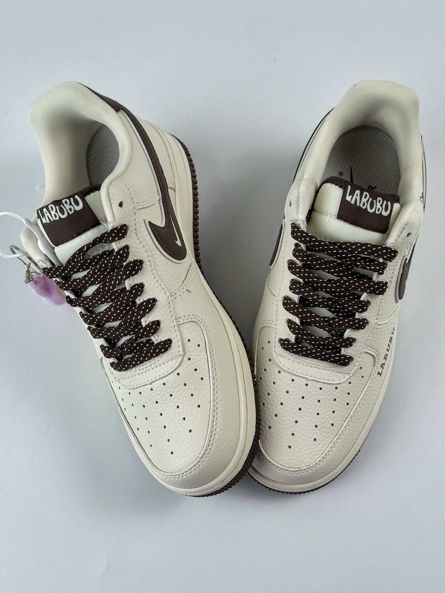 260 Nike Air Force 1 Low 07 x LABUBU 白黑满天星 KJ1688-012-Chinese UA Cheap High Quatity Brand Clothes Bags handbags Sneakers wholesale wholesaler seller from China Factory suppliers Fashion Clothing Shoes best Quality Beautiful Price 260 Nike Air Force 1 Low 07 x LABUBU 白黑满天星 KJ1688-012