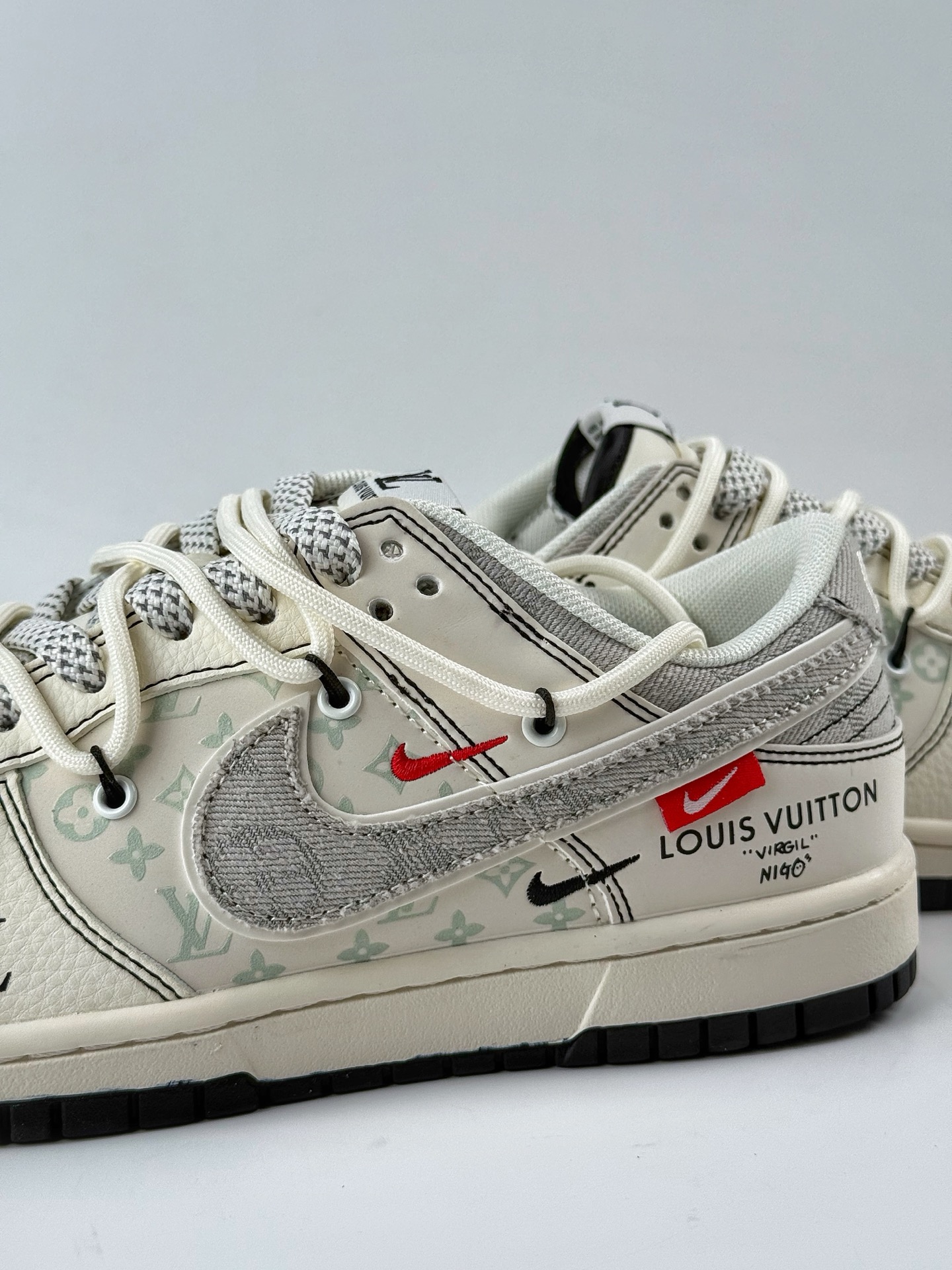 300 Nike SB Dunk Low x Louis Vuitton 白灰三小勾绑带满天星 YX5066-379-Chinese UA Cheap High Quatity Brand Clothes Bags handbags Sneakers wholesale wholesaler seller from China Factory suppliers Fashion Clothing Shoes best Quality Beautiful Price 300 Nike SB Dunk Low x Louis Vuitton 白灰三小勾绑带满天星 YX5066-379