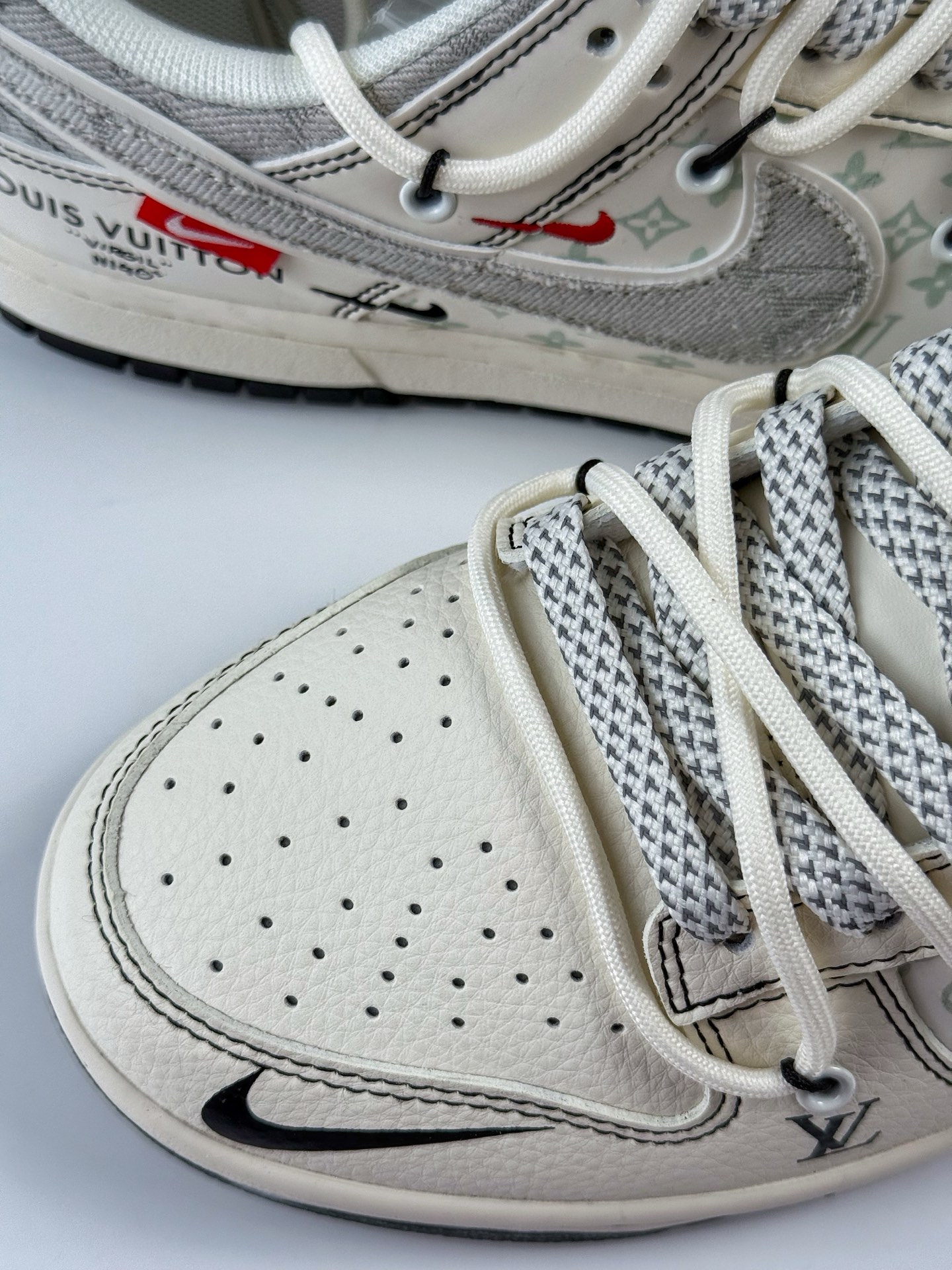 300 Nike SB Dunk Low x Louis Vuitton 白灰三小勾绑带满天星 YX5066-379-Chinese UA Cheap High Quatity Brand Clothes Bags handbags Sneakers wholesale wholesaler seller from China Factory suppliers Fashion Clothing Shoes best Quality Beautiful Price 300 Nike SB Dunk Low x Louis Vuitton 白灰三小勾绑带满天星 YX5066-379