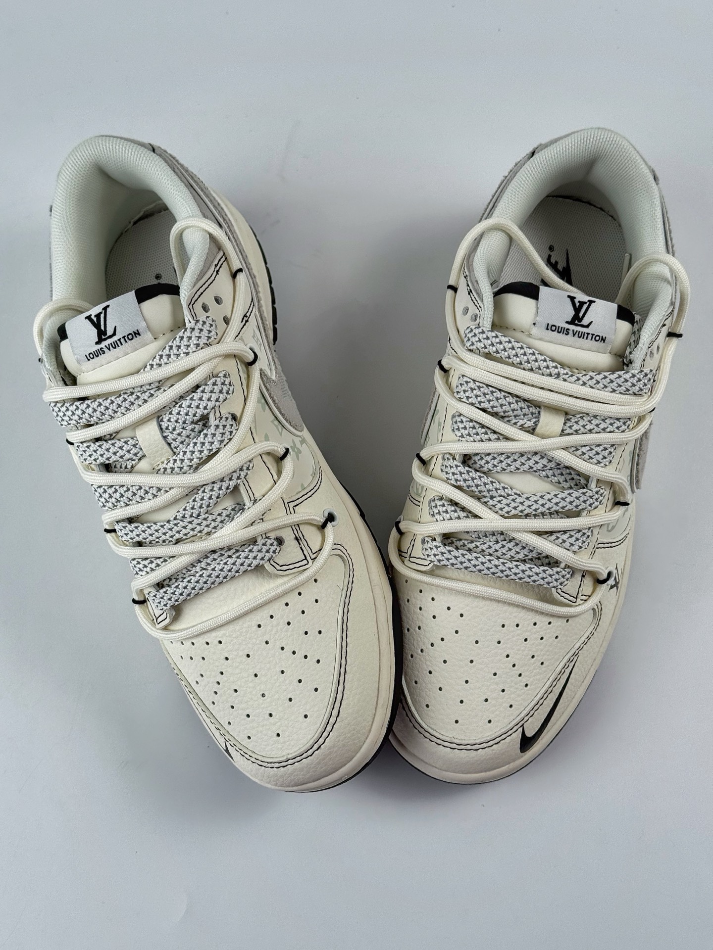 300 Nike SB Dunk Low x Louis Vuitton 白灰三小勾绑带满天星 YX5066-379-Chinese UA Cheap High Quatity Brand Clothes Bags handbags Sneakers wholesale wholesaler seller from China Factory suppliers Fashion Clothing Shoes best Quality Beautiful Price 300 Nike SB Dunk Low x Louis Vuitton 白灰三小勾绑带满天星 YX5066-379