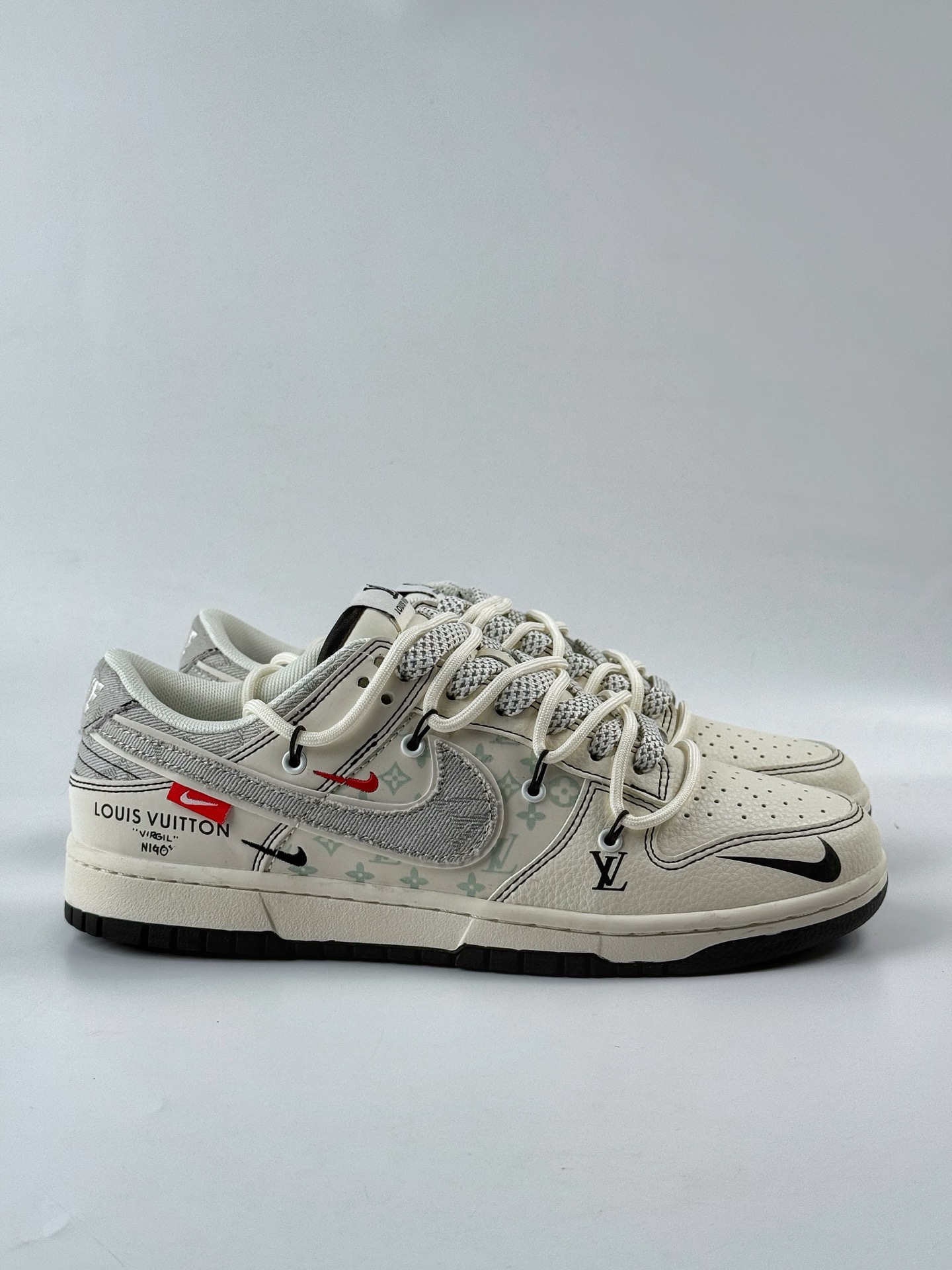 300 Nike SB Dunk Low x Louis Vuitton 白灰三小勾绑带满天星 YX5066-379-Chinese UA Cheap High Quatity Brand Clothes Bags handbags Sneakers wholesale wholesaler seller from China Factory suppliers Fashion Clothing Shoes best Quality Beautiful Price 300 Nike SB Dunk Low x Louis Vuitton 白灰三小勾绑带满天星 YX5066-379