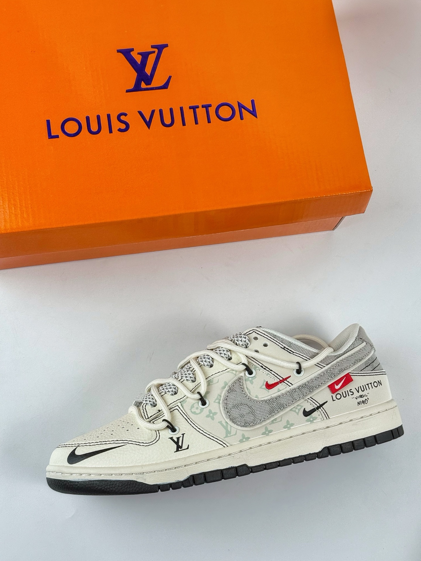 300 Nike SB Dunk Low x Louis Vuitton 白灰三小勾绑带满天星 YX5066-379-Chinese UA Cheap High Quatity Brand Clothes Bags handbags Sneakers wholesale wholesaler seller from China Factory suppliers Fashion Clothing Shoes best Quality Beautiful Price 300 Nike SB Dunk Low x Louis Vuitton 白灰三小勾绑带满天星 YX5066-379