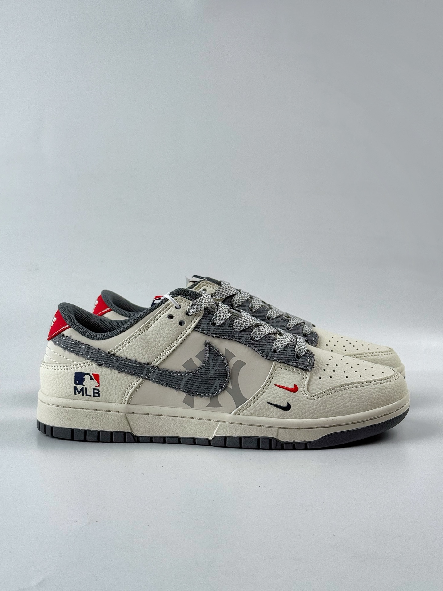 260 Nike SB Dunk Low x MLB 白黑双小勾满天星 HS8068-055-Chinese UA Cheap High Quatity Brand Clothes Bags handbags Sneakers wholesale wholesaler seller from China Factory suppliers Fashion Clothing Shoes best Quality Beautiful Price 260 Nike SB Dunk Low x MLB 白黑双小勾满天星 HS8068-055