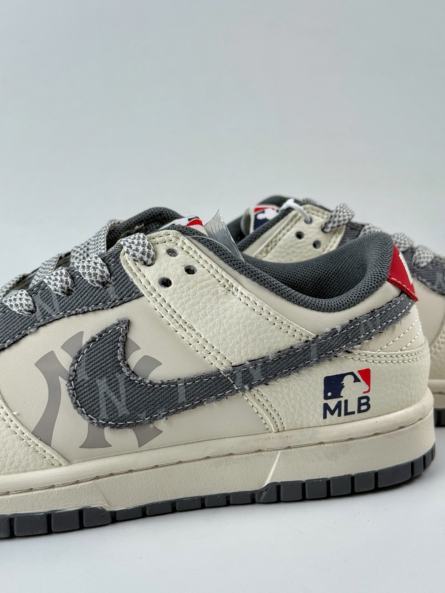 260 Nike SB Dunk Low x MLB 白黑双小勾满天星 HS8068-055-Chinese UA Cheap High Quatity Brand Clothes Bags handbags Sneakers wholesale wholesaler seller from China Factory suppliers Fashion Clothing Shoes best Quality Beautiful Price 260 Nike SB Dunk Low x MLB 白黑双小勾满天星 HS8068-055