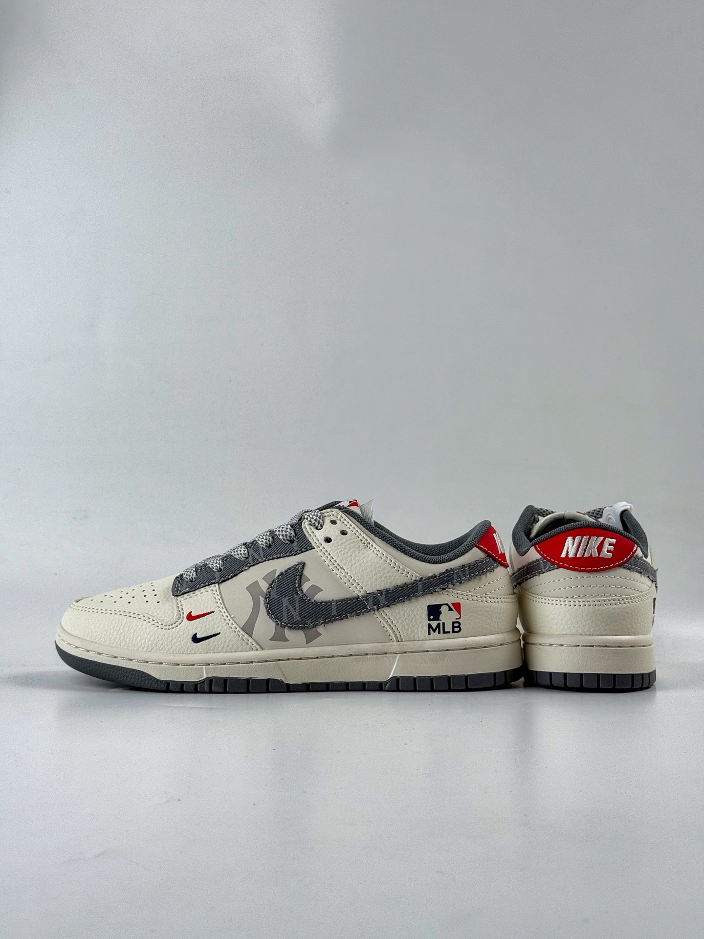 260 Nike SB Dunk Low x MLB 白黑双小勾满天星 HS8068-055-Chinese UA Cheap High Quatity Brand Clothes Bags handbags Sneakers wholesale wholesaler seller from China Factory suppliers Fashion Clothing Shoes best Quality Beautiful Price 260 Nike SB Dunk Low x MLB 白黑双小勾满天星 HS8068-055