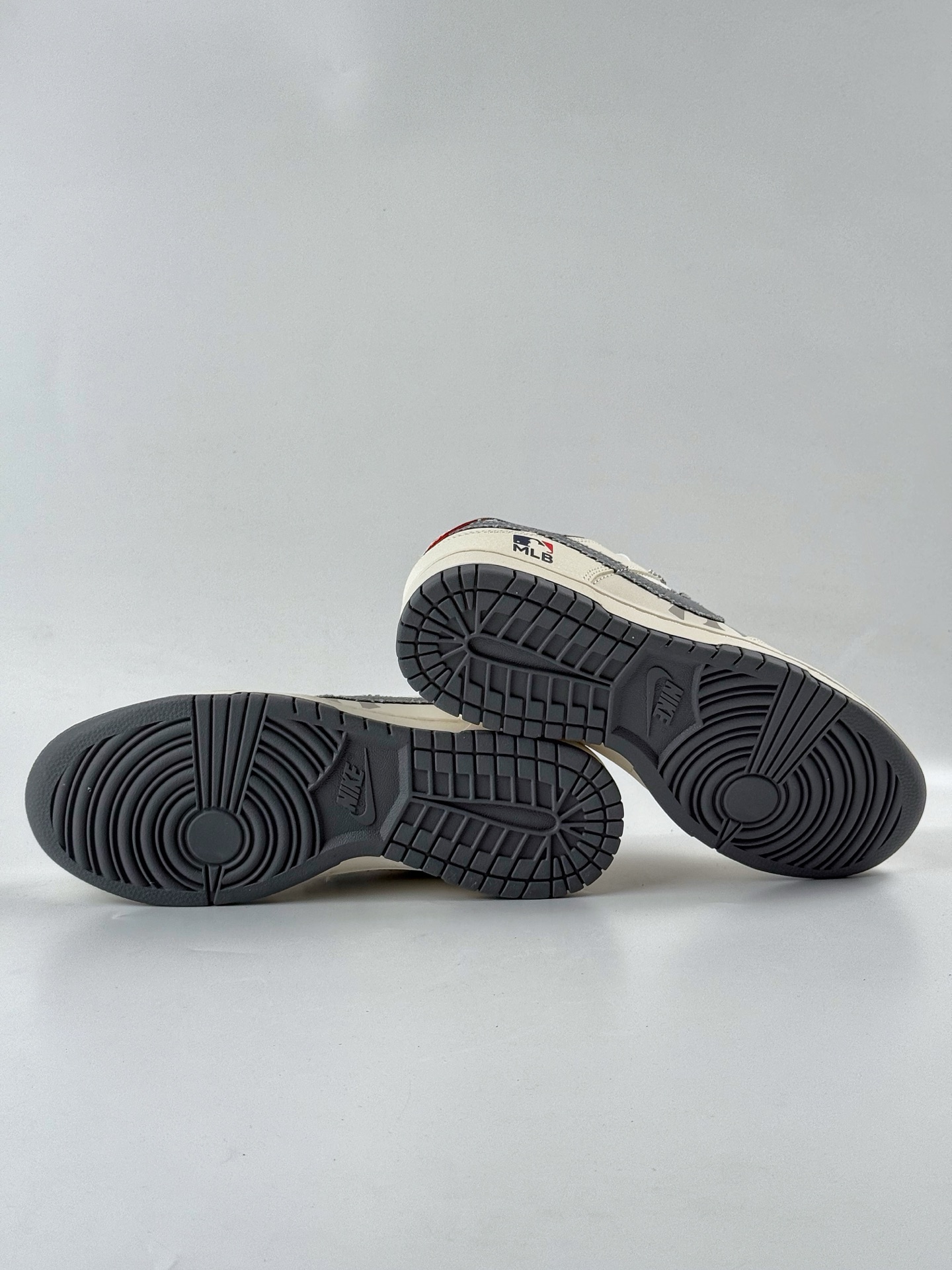 260 Nike SB Dunk Low x MLB 白黑双小勾满天星 HS8068-055-Chinese UA Cheap High Quatity Brand Clothes Bags handbags Sneakers wholesale wholesaler seller from China Factory suppliers Fashion Clothing Shoes best Quality Beautiful Price 260 Nike SB Dunk Low x MLB 白黑双小勾满天星 HS8068-055