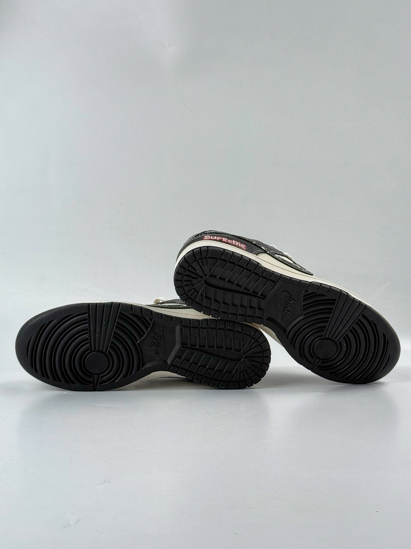 260 Nike SB Dunk Low x Superme 黑白 HS2506-210-Chinese UA Cheap High Quatity Brand Clothes Bags handbags Sneakers wholesale wholesaler seller from China Factory suppliers Fashion Clothing Shoes best Quality Beautiful Price 260 Nike SB Dunk Low x Superme 黑白 HS2506-210