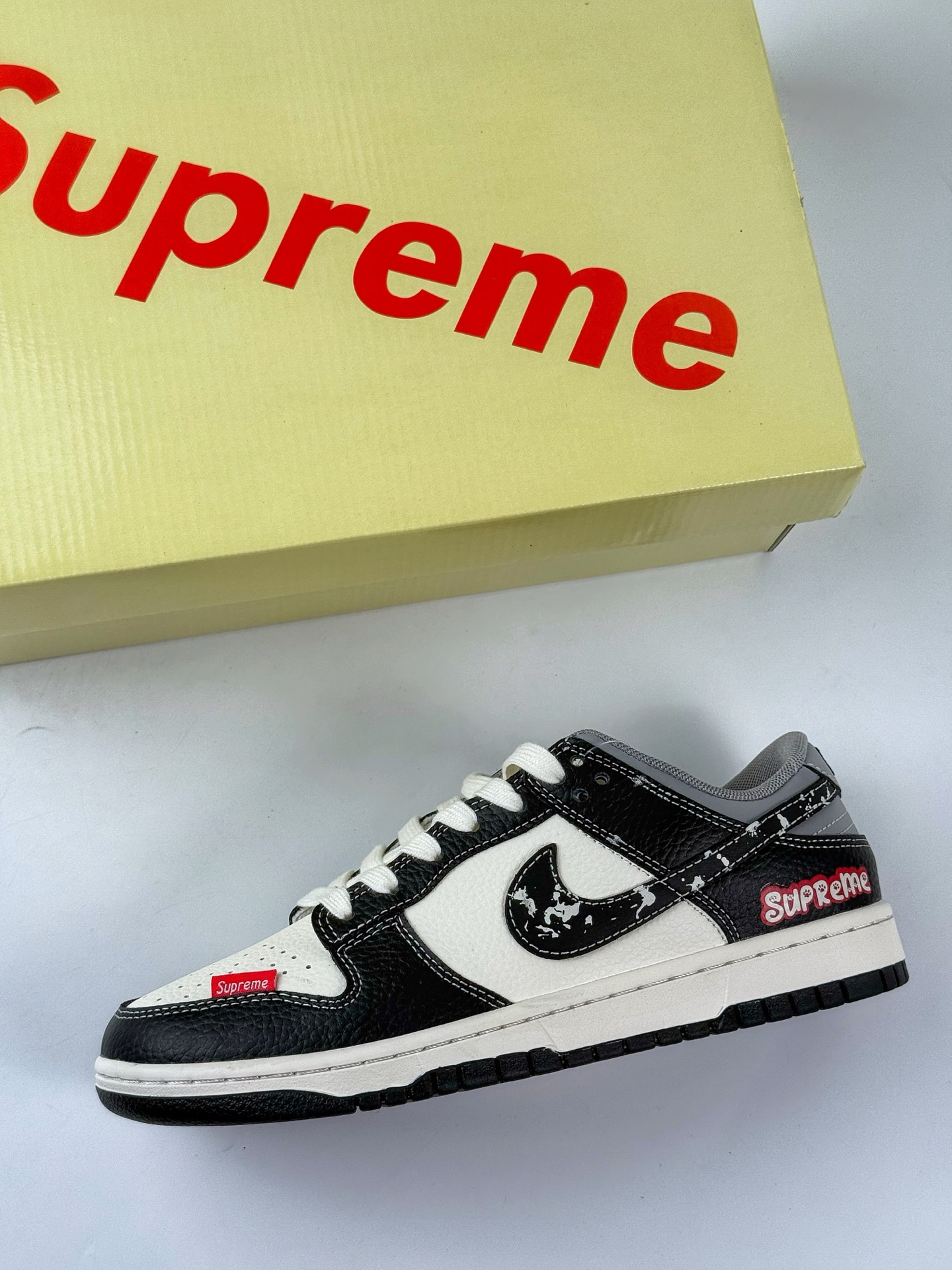 260 Nike SB Dunk Low x Superme 黑白 HS2506-210-Chinese UA Cheap High Quatity Brand Clothes Bags handbags Sneakers wholesale wholesaler seller from China Factory suppliers Fashion Clothing Shoes best Quality Beautiful Price 260 Nike SB Dunk Low x Superme 黑白 HS2506-210