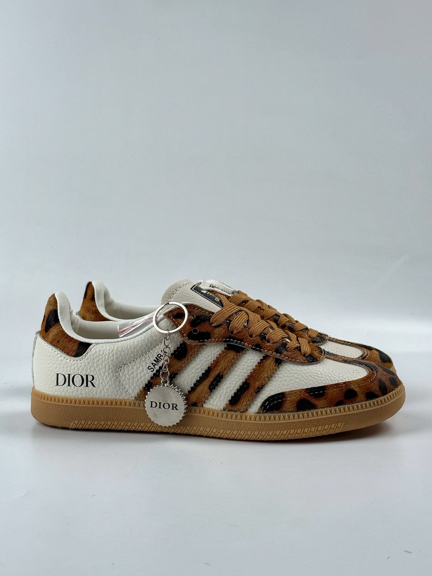 200 adidas originals Samba OG x DIOR 豹纹 桑巴舞系列复古经典轻便板鞋 XR0009-Chinese UA Cheap High Quatity Brand Clothes Bags handbags Sneakers wholesale wholesaler seller from China Factory suppliers Fashion Clothing Shoes best Quality Beautiful Price 200 adidas originals Samba OG x DIOR 豹纹 桑巴舞系列复古经典轻便板鞋 XR0009