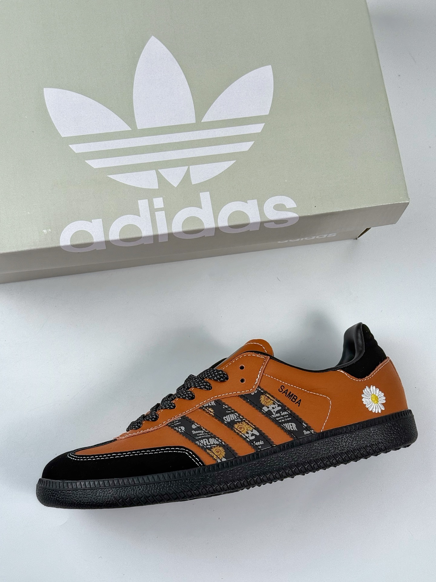200 adidas originals Samba OG 小雏菊 黑棕 桑巴舞系列复古经典轻便板鞋 XR0008-Chinese UA Cheap High Quatity Brand Clothes Bags handbags Sneakers wholesale wholesaler seller from China Factory suppliers Fashion Clothing Shoes best Quality Beautiful Price 200 adidas originals Samba OG 小雏菊 黑棕 桑巴舞系列复古经典轻便板鞋 XR0008