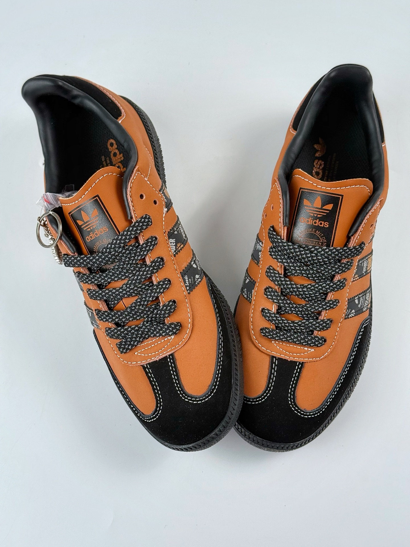 200 adidas originals Samba OG 小雏菊 黑棕 桑巴舞系列复古经典轻便板鞋 XR0008-Chinese UA Cheap High Quatity Brand Clothes Bags handbags Sneakers wholesale wholesaler seller from China Factory suppliers Fashion Clothing Shoes best Quality Beautiful Price 200 adidas originals Samba OG 小雏菊 黑棕 桑巴舞系列复古经典轻便板鞋 XR0008