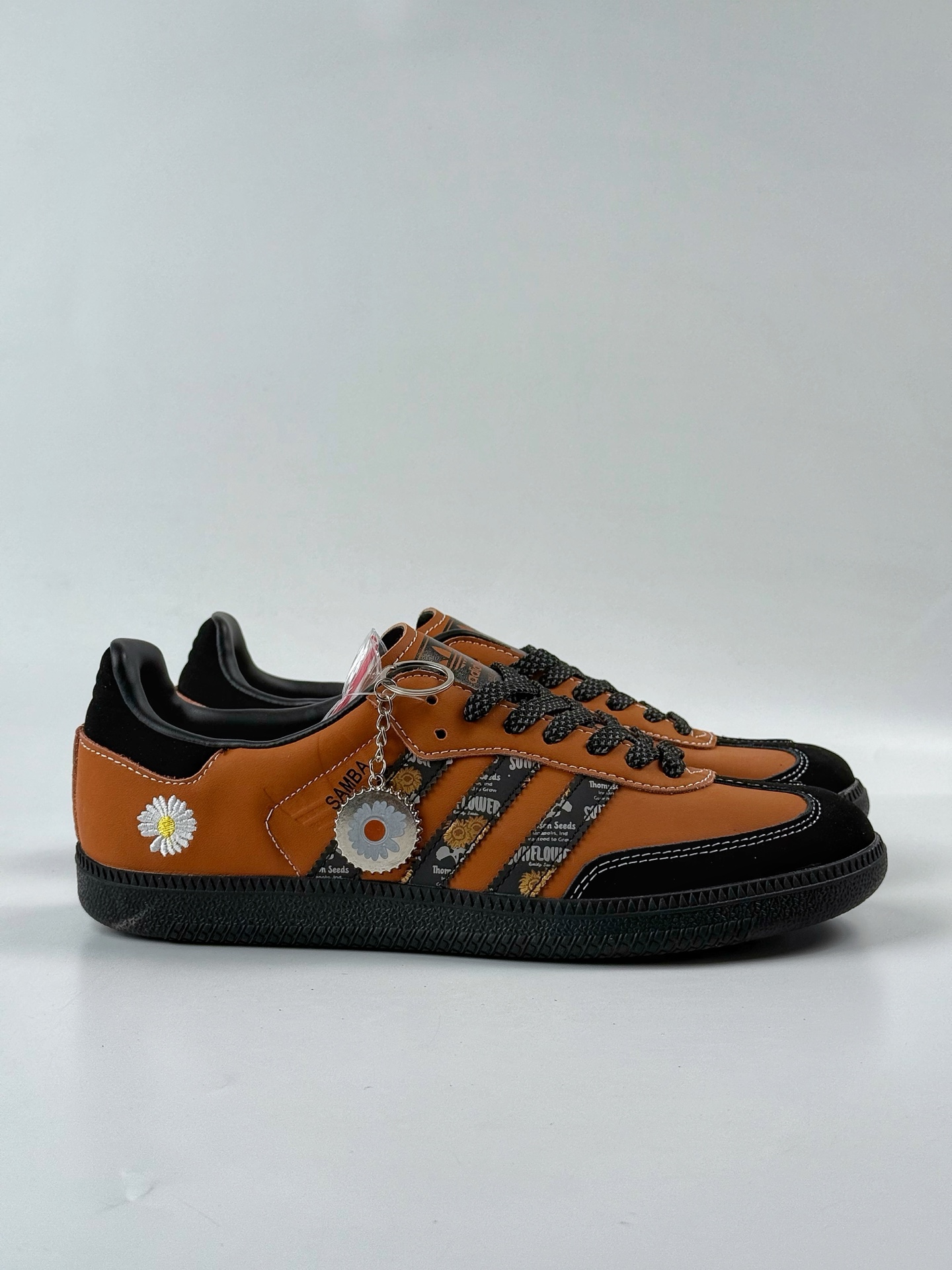 200 adidas originals Samba OG 小雏菊 黑棕 桑巴舞系列复古经典轻便板鞋 XR0008-Chinese UA Cheap High Quatity Brand Clothes Bags handbags Sneakers wholesale wholesaler seller from China Factory suppliers Fashion Clothing Shoes best Quality Beautiful Price 200 adidas originals Samba OG 小雏菊 黑棕 桑巴舞系列复古经典轻便板鞋 XR0008