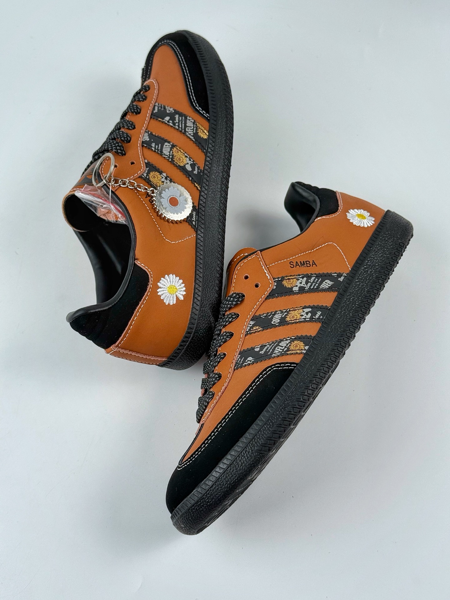 200 adidas originals Samba OG 小雏菊 黑棕 桑巴舞系列复古经典轻便板鞋 XR0008-Chinese UA Cheap High Quatity Brand Clothes Bags handbags Sneakers wholesale wholesaler seller from China Factory suppliers Fashion Clothing Shoes best Quality Beautiful Price 200 adidas originals Samba OG 小雏菊 黑棕 桑巴舞系列复古经典轻便板鞋 XR0008