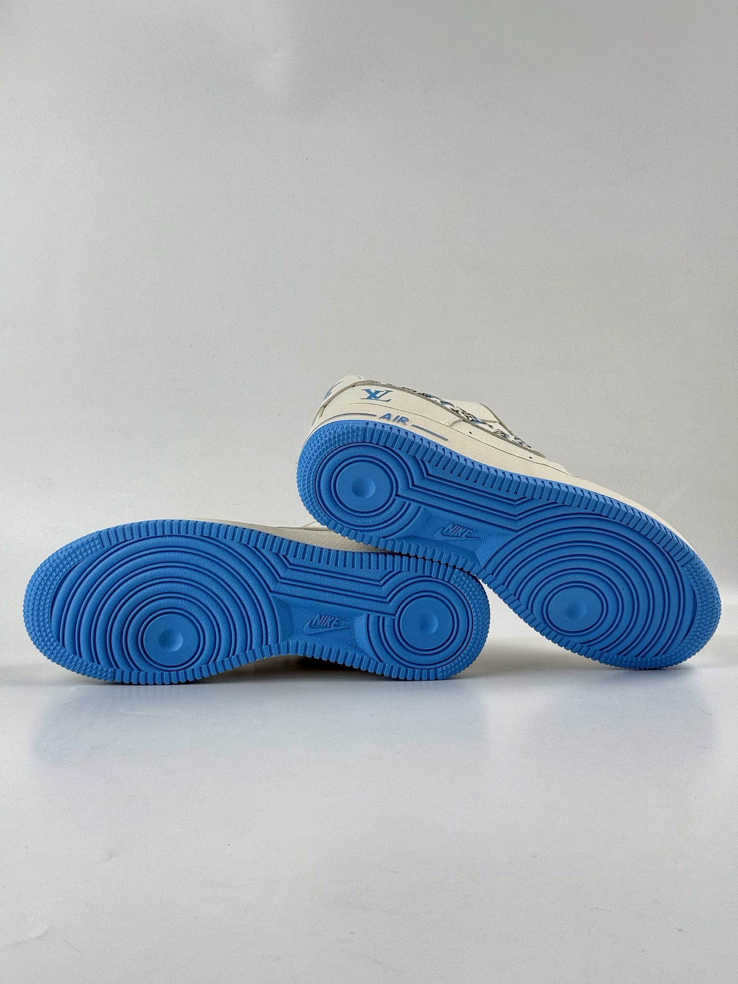 260 Nike Air Force 1 Low 07 x Louis Vuitton 米蓝小勾 LW9279-017