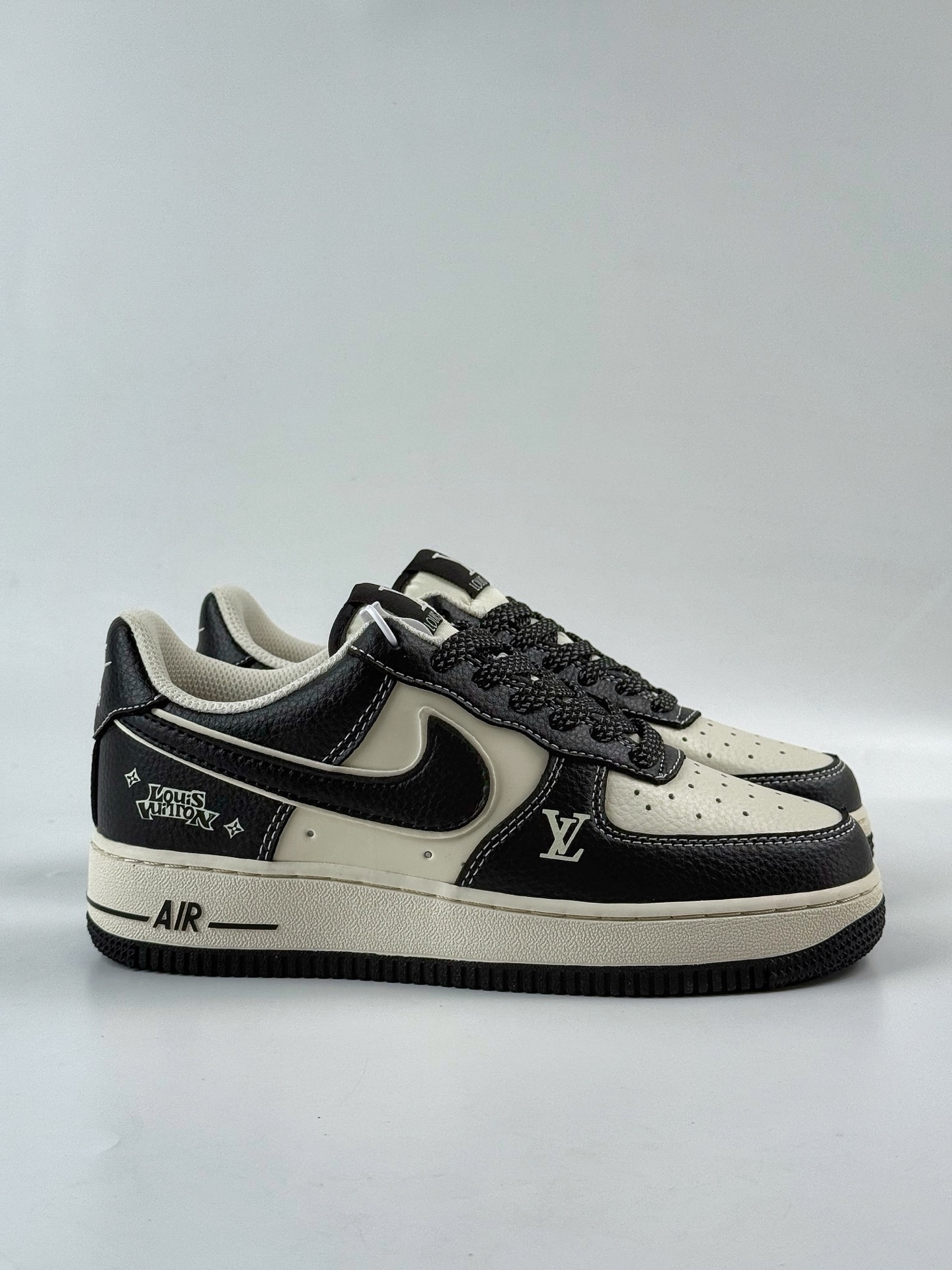 260 Nike Air Force 1 Low 07 x Louis Vuitton 黑白满天星 HJ3318-006-Chinese UA Cheap High Quatity Brand Clothes Bags handbags Sneakers wholesale wholesaler seller from China Factory suppliers Fashion Clothing Shoes best Quality Beautiful Price 260 Nike Air Force 1 Low 07 x Louis Vuitton 黑白满天星 HJ3318-006