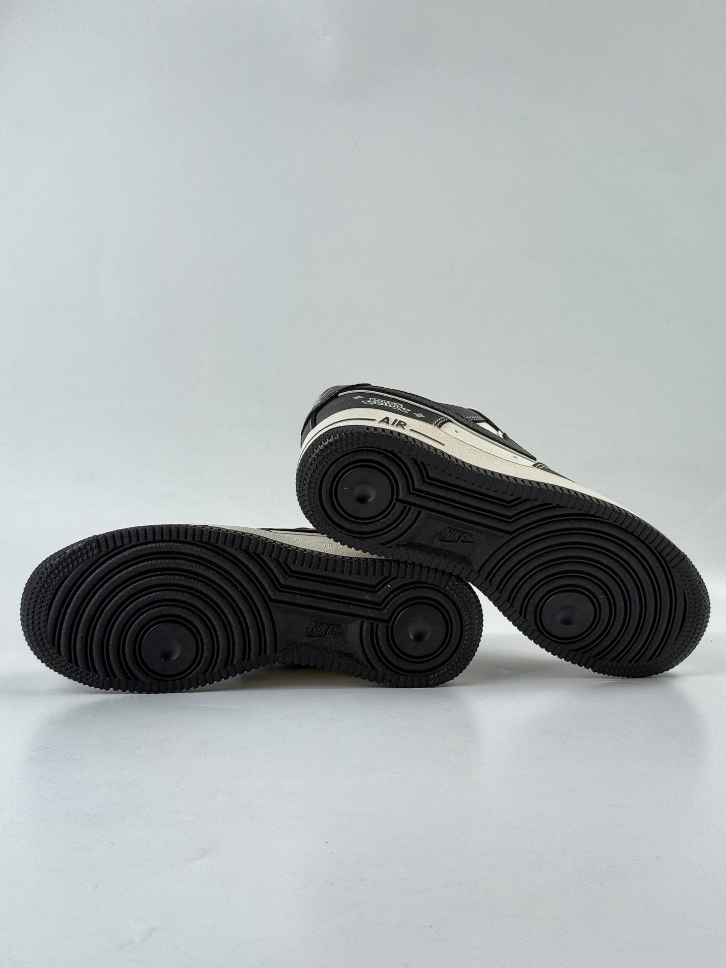 260 Nike Air Force 1 Low 07 x Louis Vuitton 黑白满天星 HJ3318-006-Chinese UA Cheap High Quatity Brand Clothes Bags handbags Sneakers wholesale wholesaler seller from China Factory suppliers Fashion Clothing Shoes best Quality Beautiful Price 260 Nike Air Force 1 Low 07 x Louis Vuitton 黑白满天星 HJ3318-006