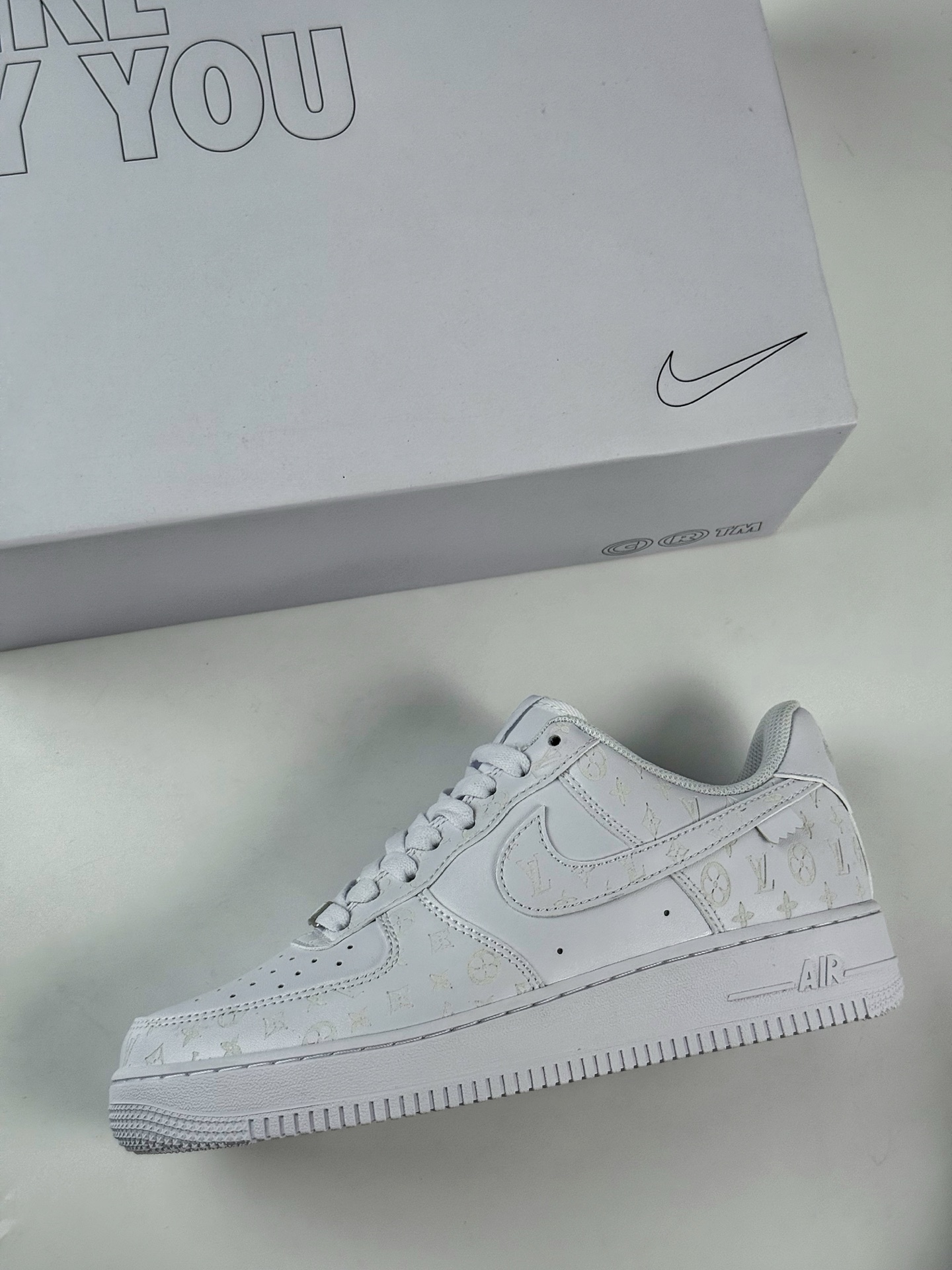 220 Nike Air Force 1 Low 07 x Louis Vuitton 纯白满印  CW2288-111