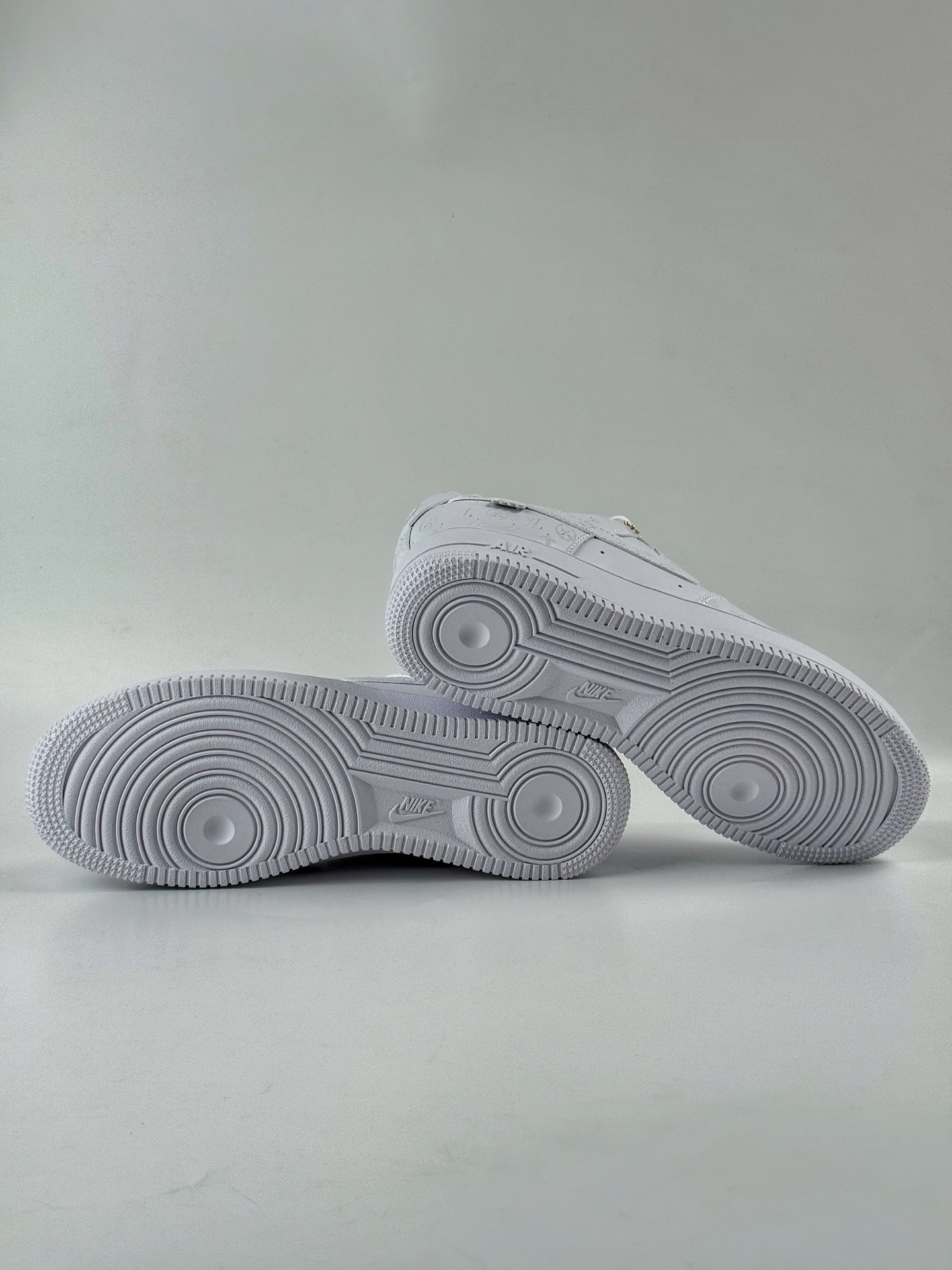 220 Nike Air Force 1 Low 07 x Louis Vuitton 纯白满印  CW2288-111