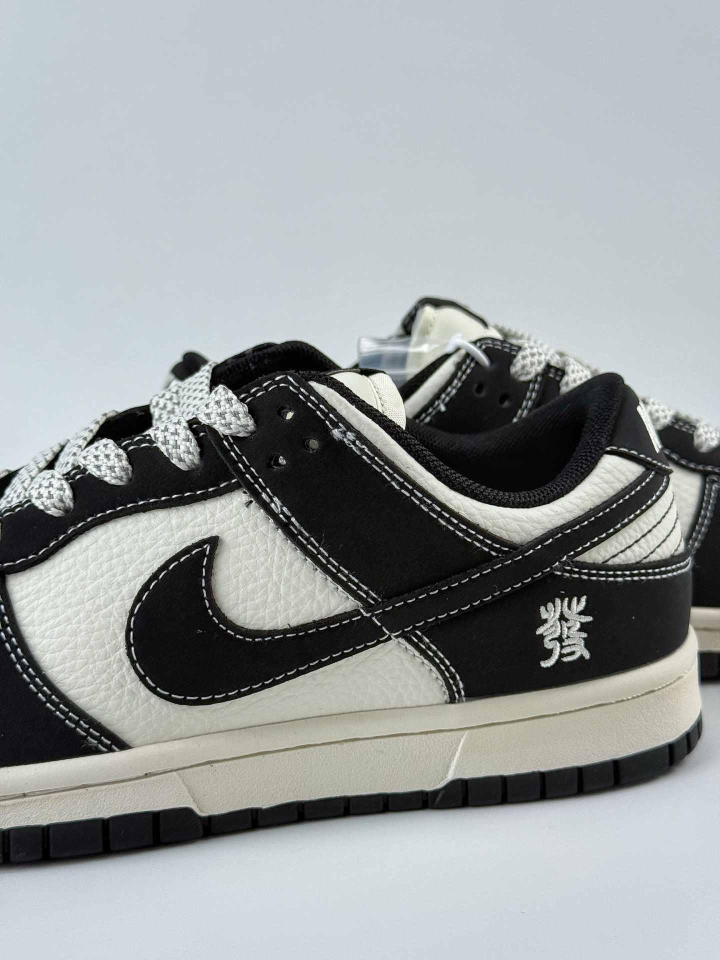 280 Nike SB Dunk Low 发财 黑白小勾满天星 CS1688-112
