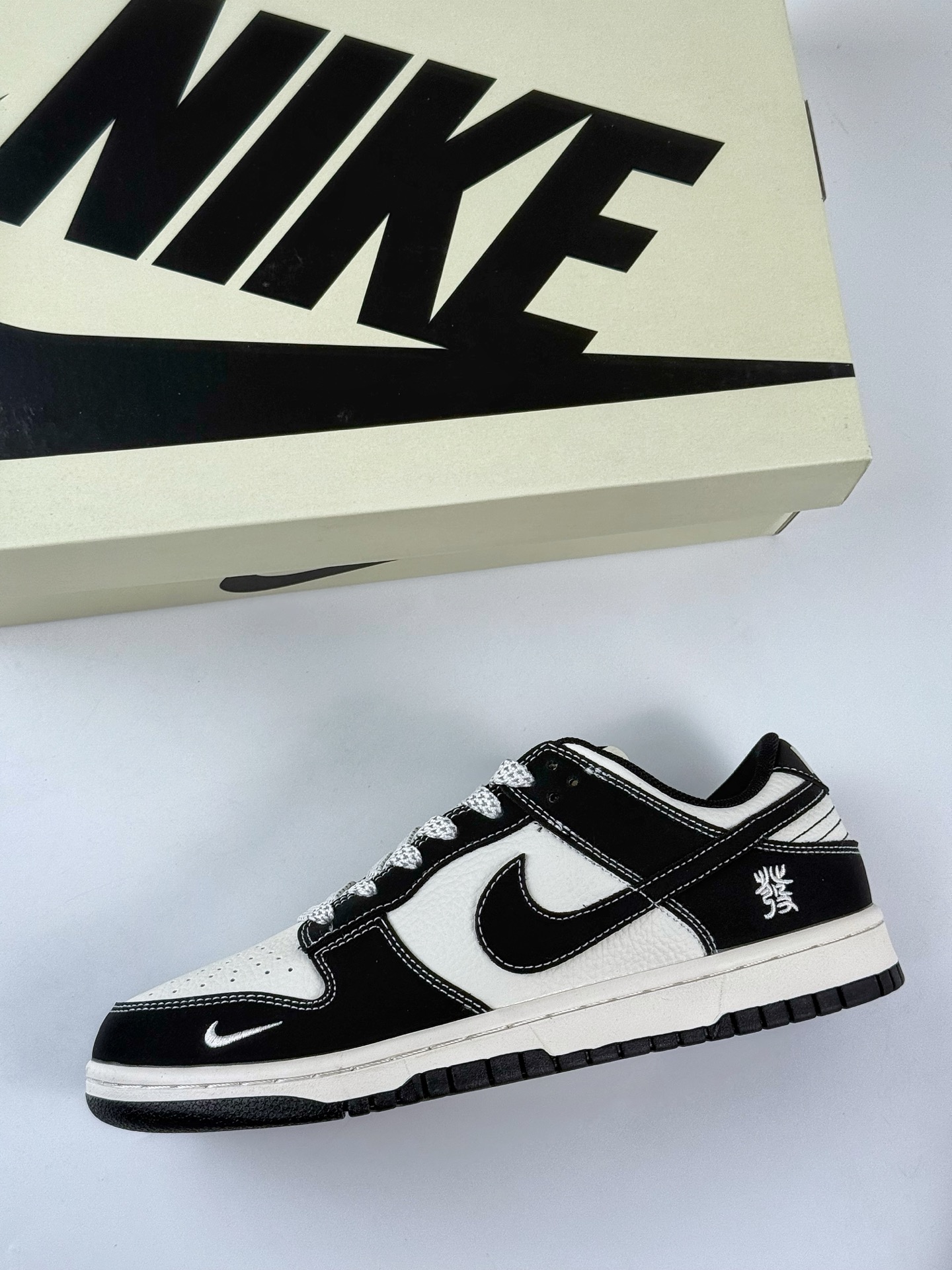 280 Nike SB Dunk Low 发财 黑白小勾满天星 CS1688-112