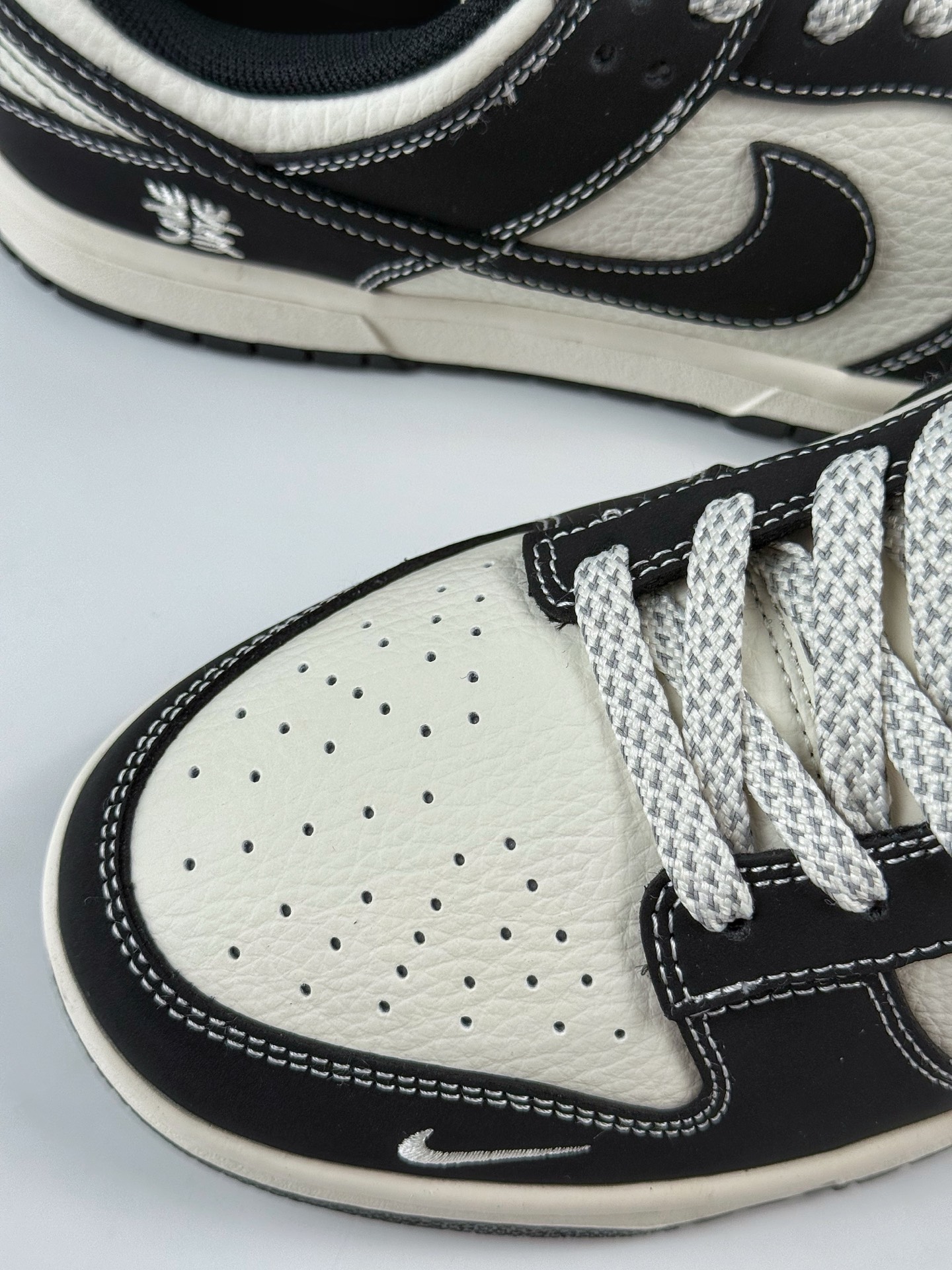 280 Nike SB Dunk Low 发财 黑白小勾满天星 CS1688-112