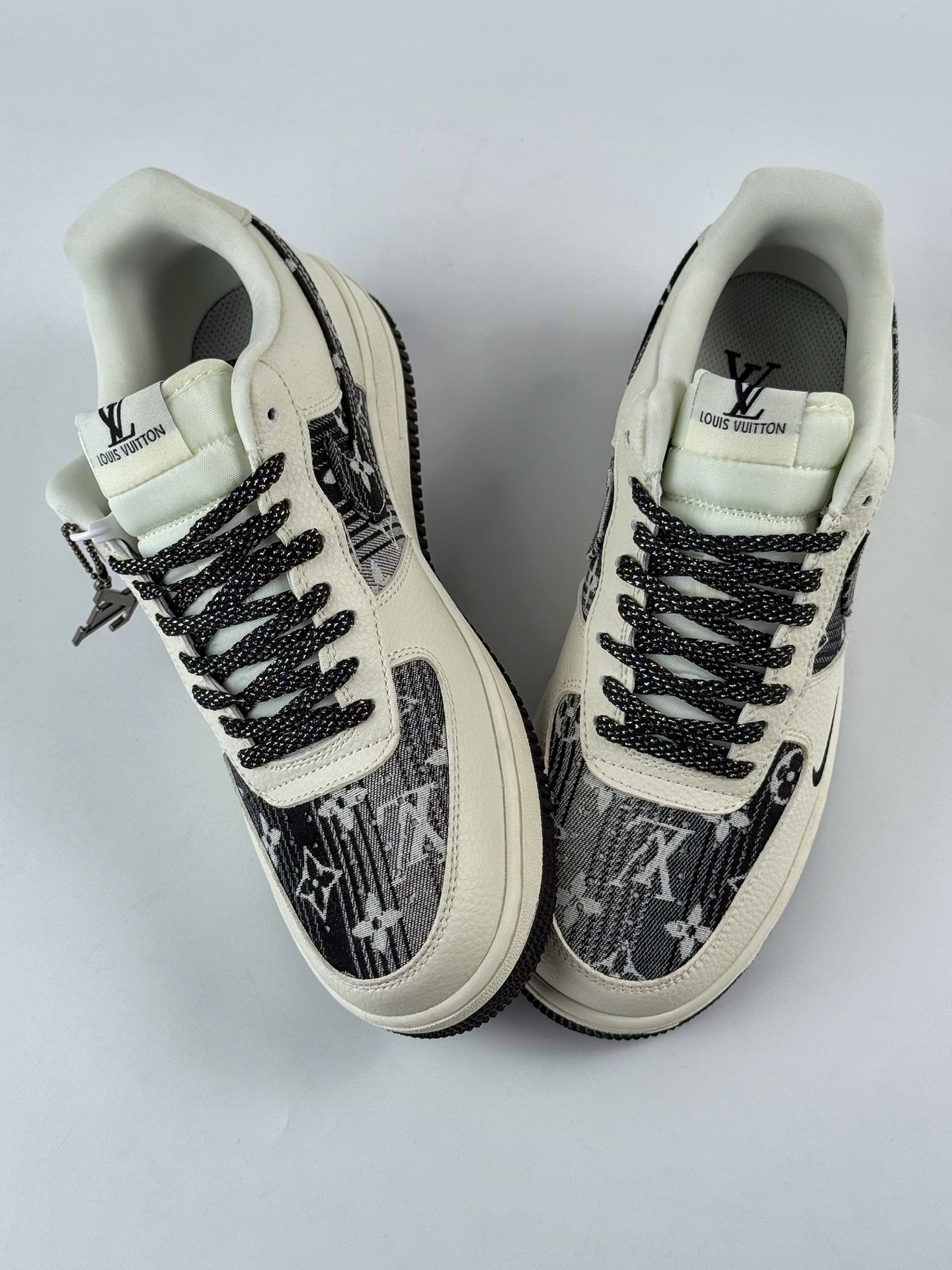 260 Nike Air Force 1 Low 07 x Louis Vuitton 白黑小勾满天星  DK0798-001