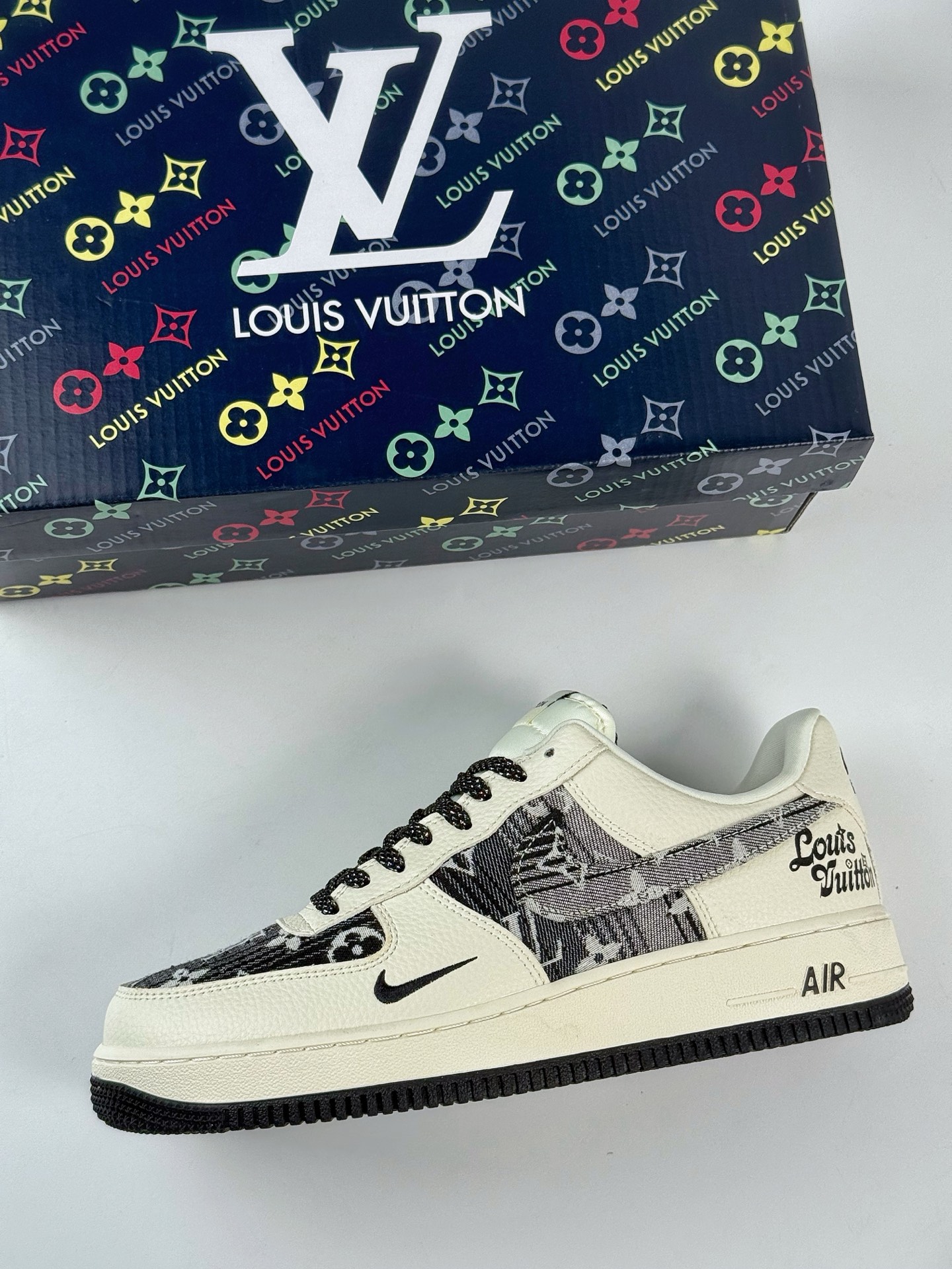 260 Nike Air Force 1 Low 07 x Louis Vuitton 白黑小勾满天星  DK0798-001