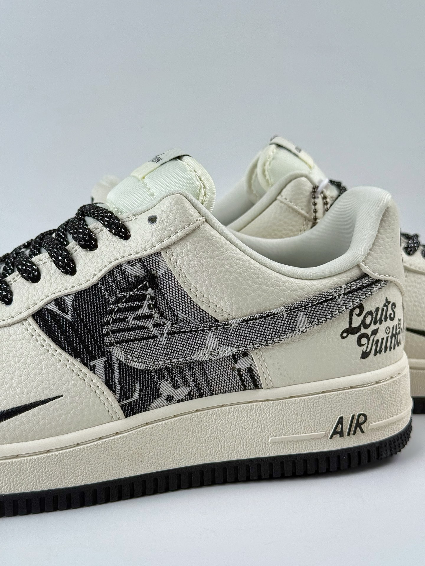 260 Nike Air Force 1 Low 07 x Louis Vuitton 白黑小勾满天星  DK0798-001
